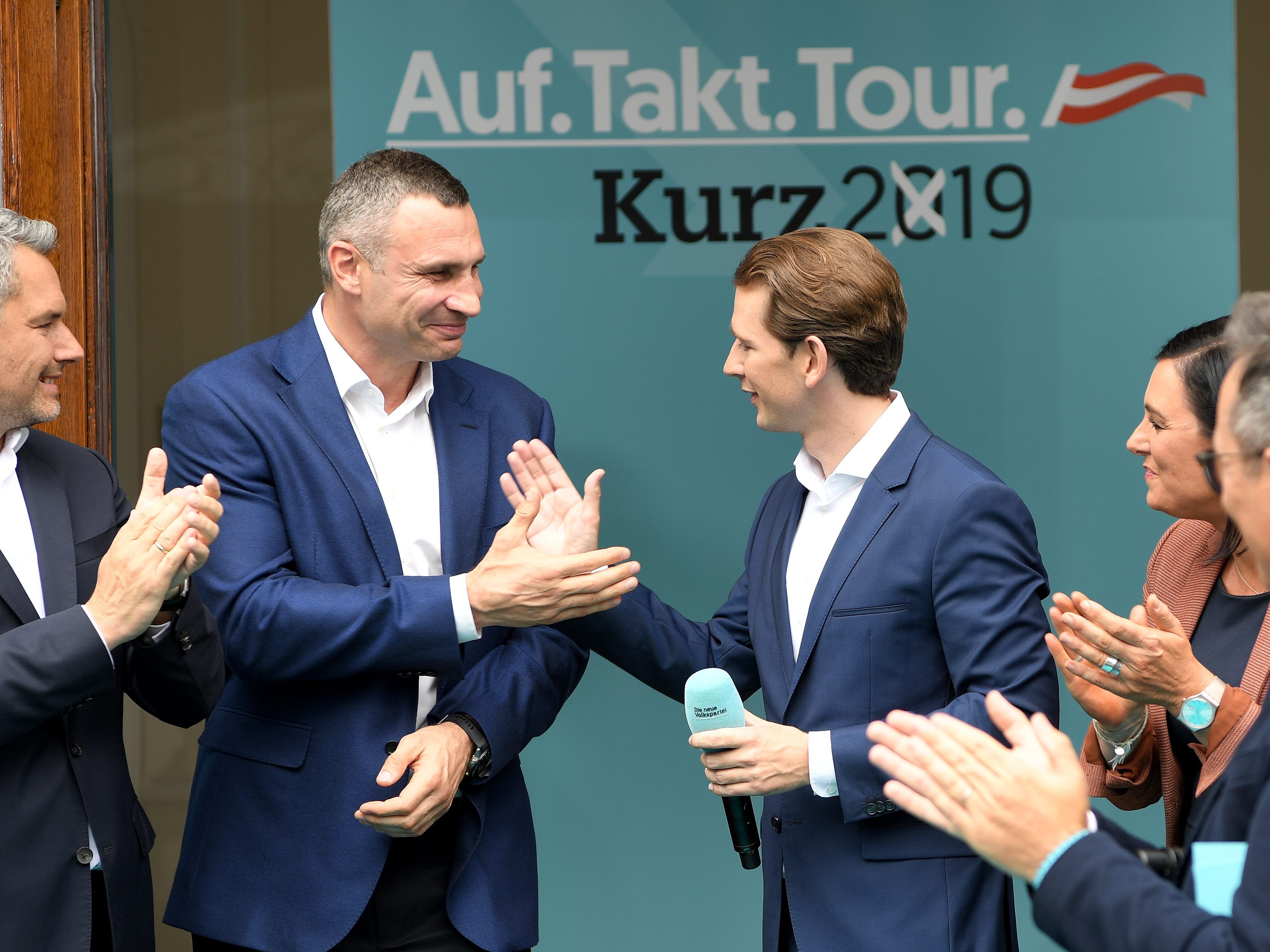 Vitali Klitschko wünschte Sebastian Kurz im Wahlkampf alles Gute. Vitali Klitschko wünschte Sebastian Kurz im Wahlkampf alles Gute.