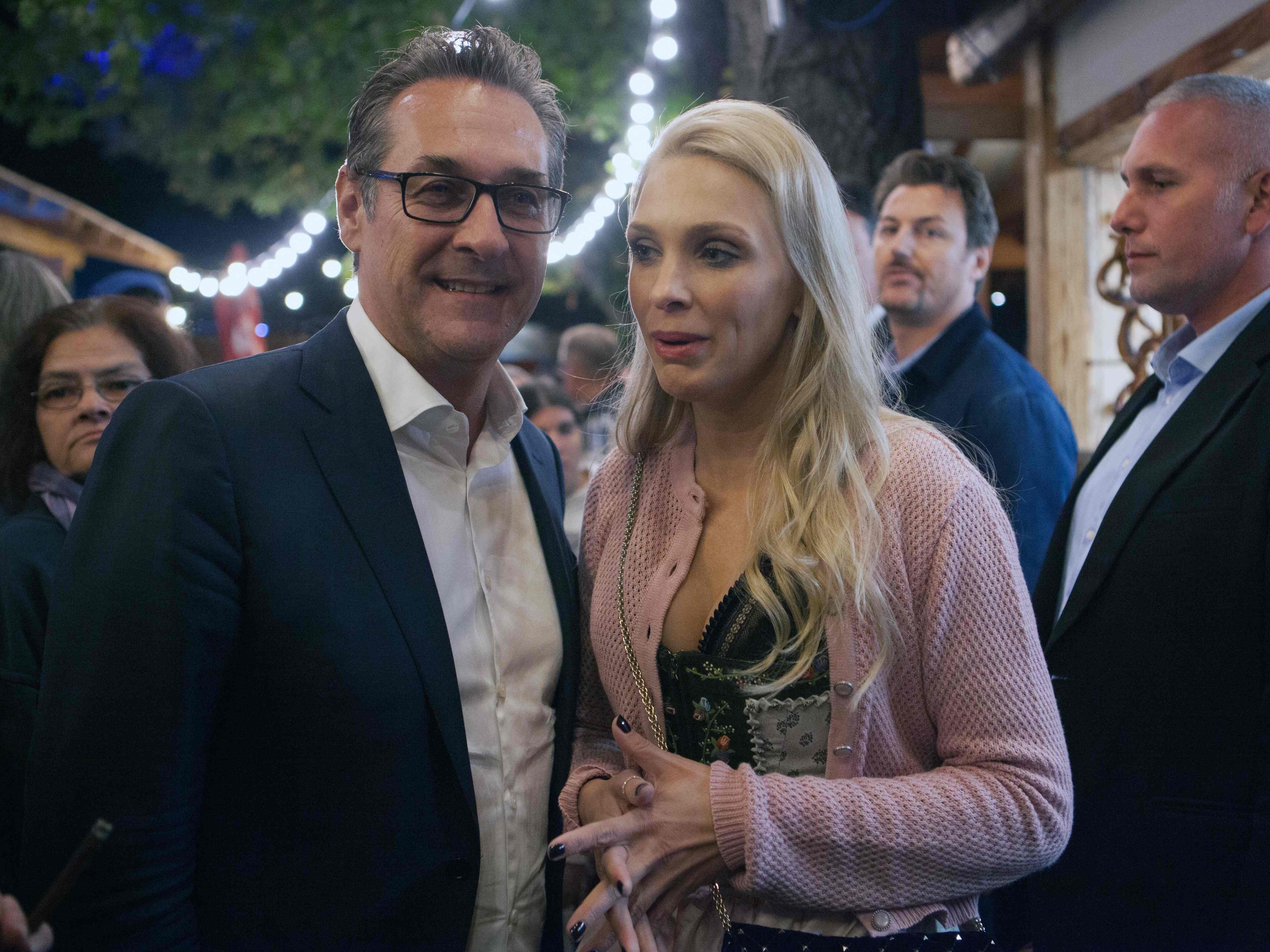 10.000 Euro soll sich Strache im Monat gegönnt haben. 10.000 Euro soll sich Strache im Monat gegönnt haben.