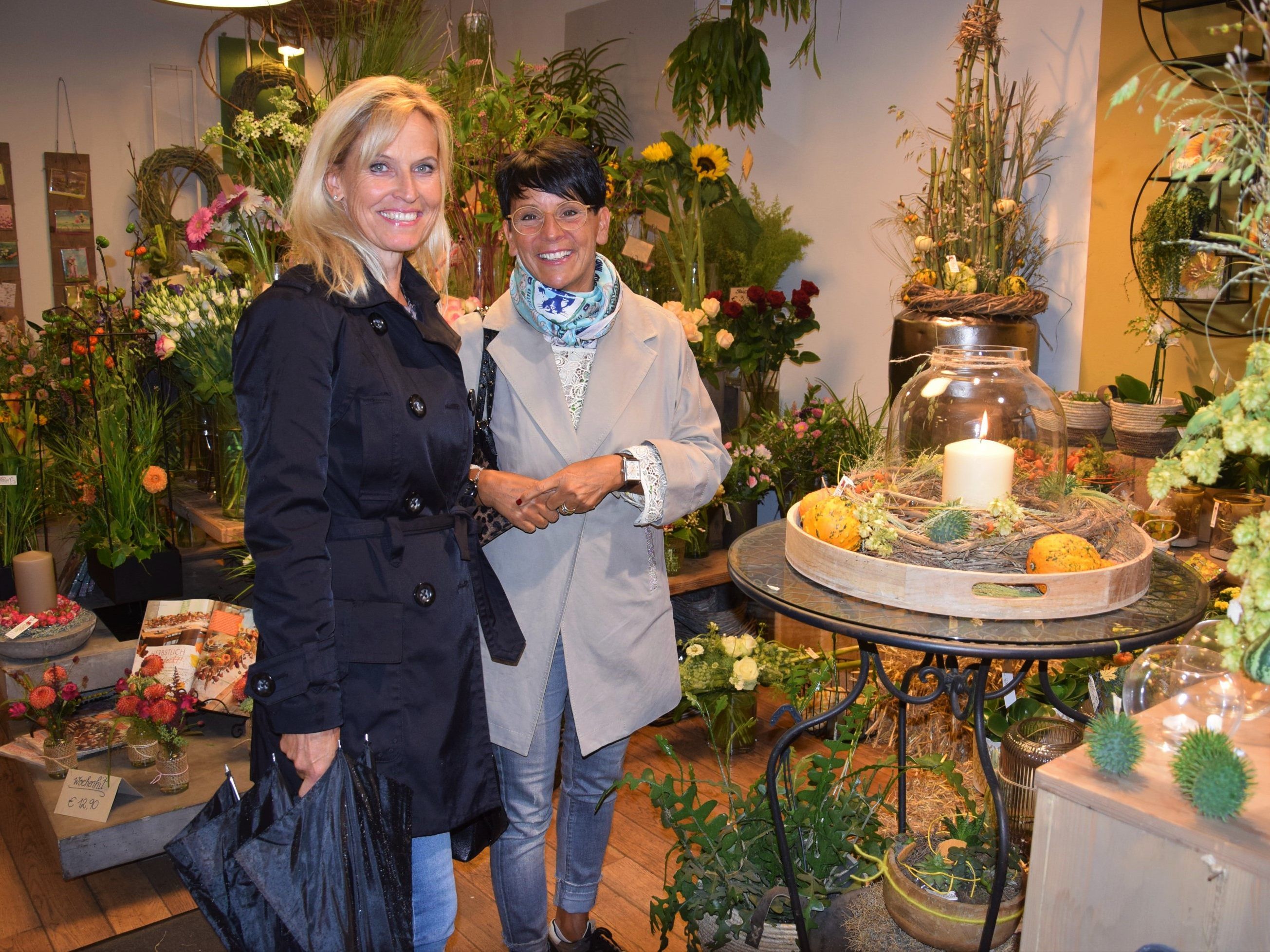 Auch bei Rosen Waibel am Garnmarkt entdeckten viele ModenachtbesucherInnen den Herbst Auch bei Rosen Waibel am Garnmarkt entdeckten viele ModenachtbesucherInnen den Herbst