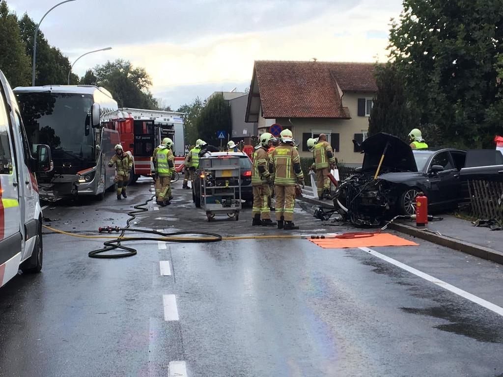 Eine Zweijährige starb bei dem Unfall. Eine Zweijährige starb bei dem Unfall.