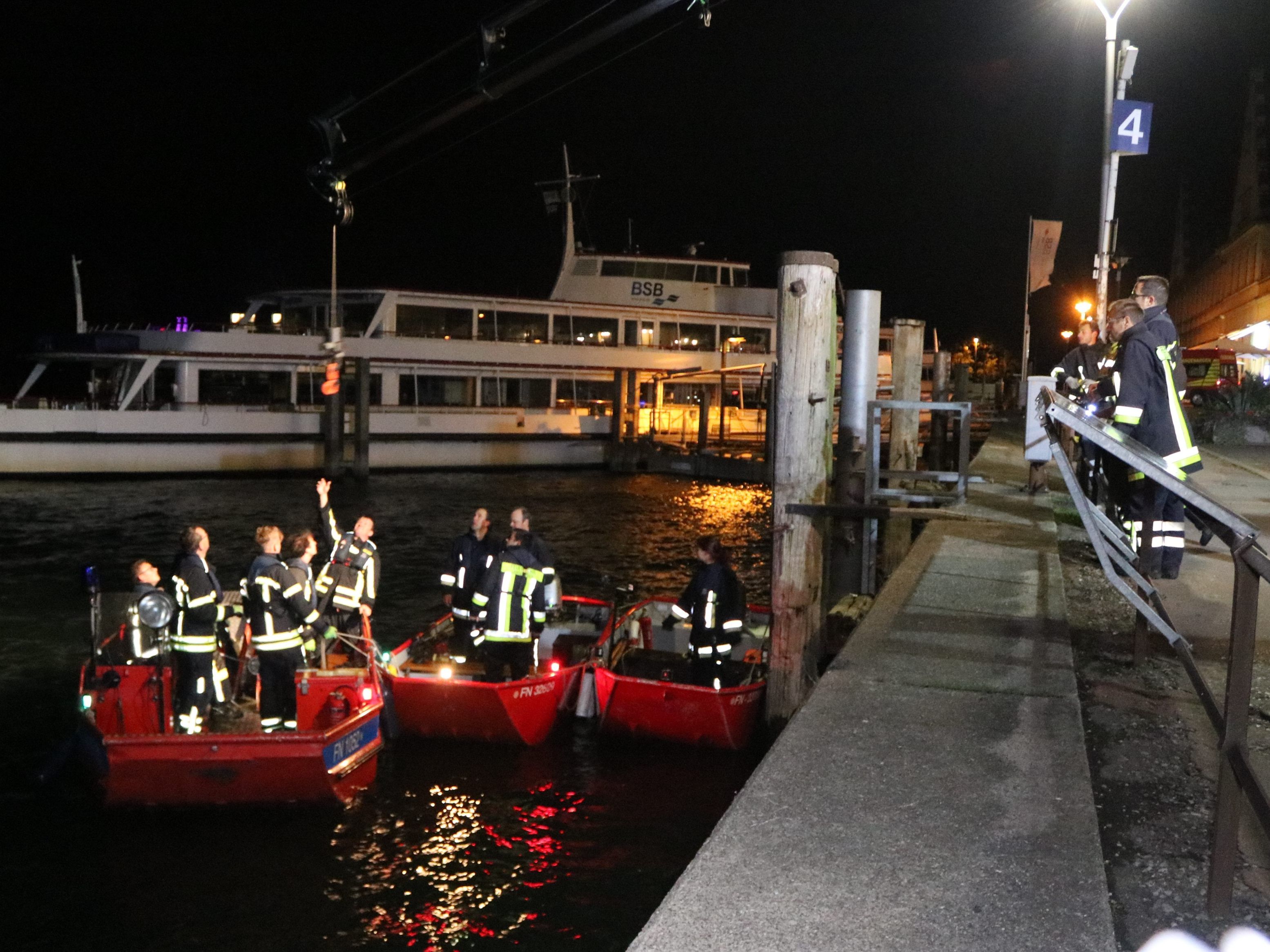 Eine großangelegte Suchaktion mit Einsatzkräften aus Österreich, Deutschland und der Schweiz nach einem vermissten Mann war am Samstag Abend im Gange.