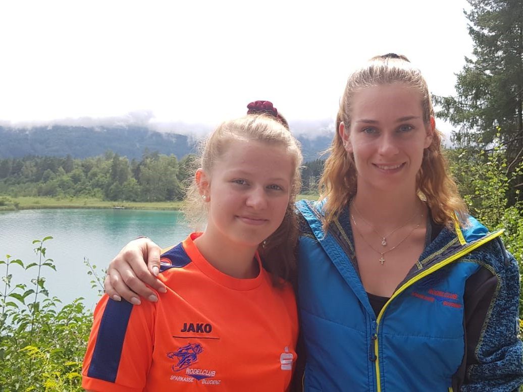 Madlen Loss (li) mit Nachwuchstrainerin Katrin Heinzelmaier Madlen Loss (li) mit Nachwuchstrainerin Katrin Heinzelmaier