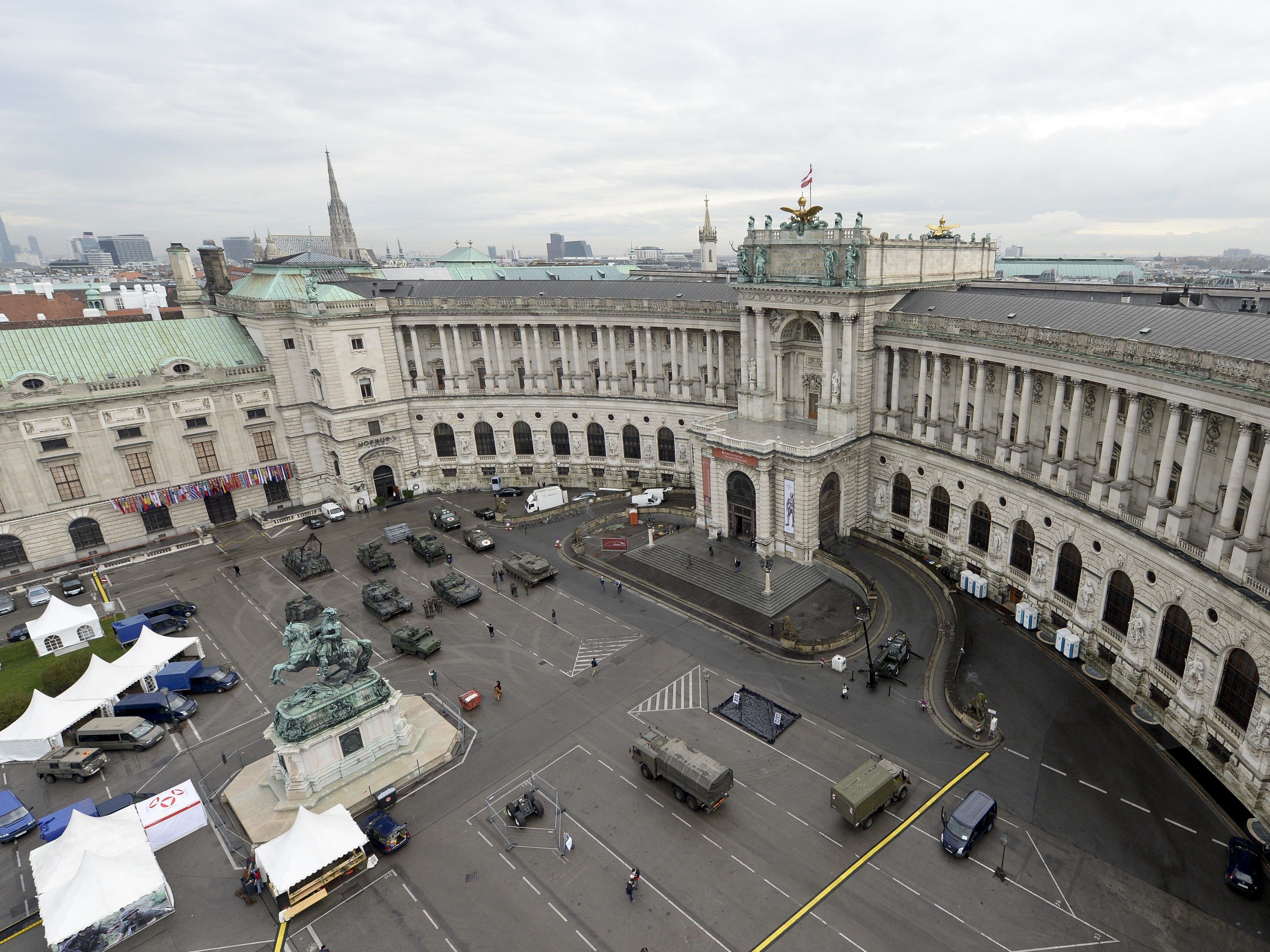 In der Wiener Hofburg findet ein Tag der offenen Tür statt.