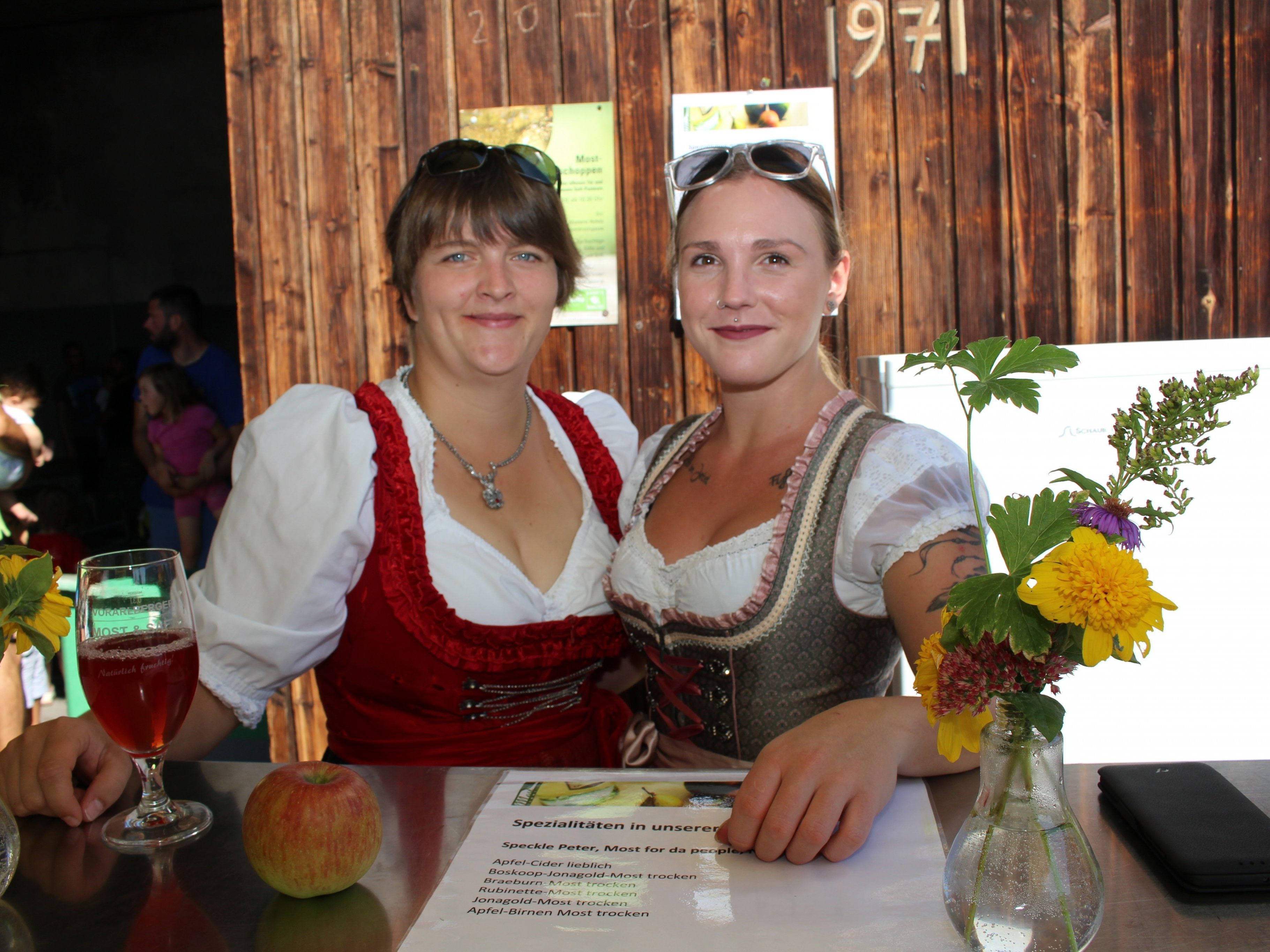"Most for da people": Ganz Nofels versammelte sich zum Most-Frühschoppen. "Most for da people": Ganz Nofels versammelte sich zum Most-Frühschoppen.