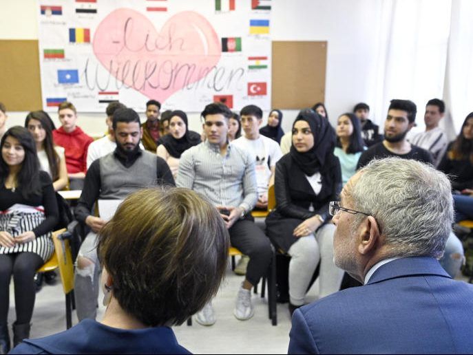 Der Integrationsbericht sammelt Daten zu Lebensbereichen wie Bildung, Arbeitsmarkt und Soziales Der Integrationsbericht sammelt Daten zu Lebensbereichen wie Bildung, Arbeitsmarkt und Soziales