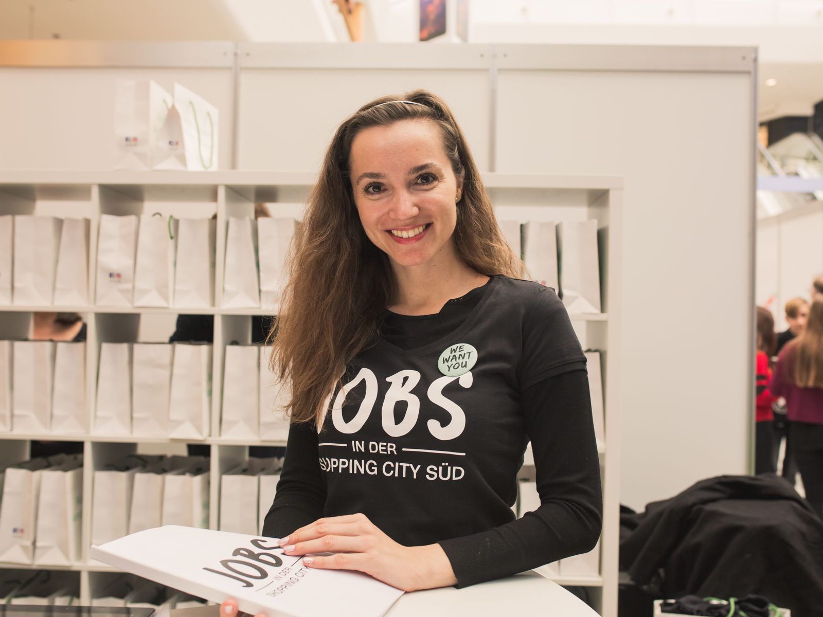 Bei der Jobmesse in der SCS werden auch Tipps zur perfekten Bewerbung gegeben und Bewerbungsfotos geschossen. Bei der Jobmesse in der SCS werden auch Tipps zur perfekten Bewerbung gegeben und Bewerbungsfotos geschossen.
