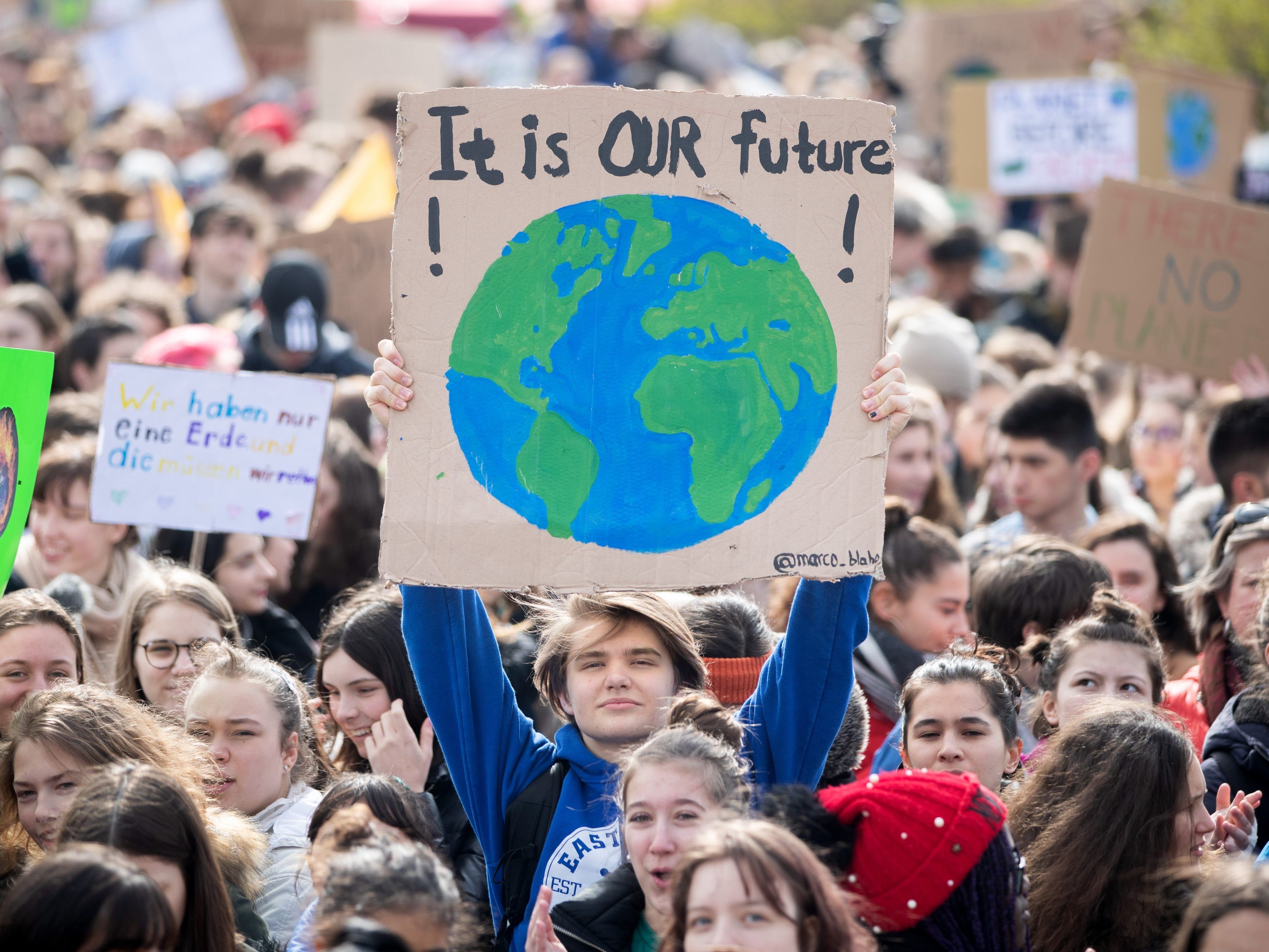 Die großen Religionsgemeinschaften haben sich mit der Umweltbewegung "FridaysForFuture" solidarisiert. Die großen Religionsgemeinschaften haben sich mit der Umweltbewegung "FridaysForFuture" solidarisiert.