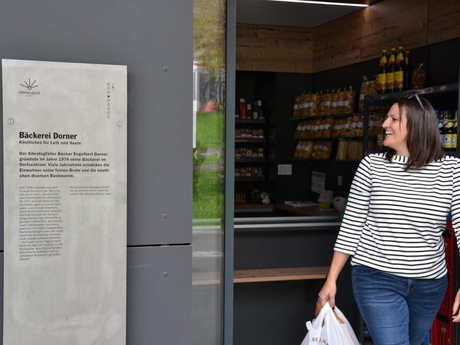 Der Sibratsgfäller Dorfladen ist in die Bäckerei Dorner integriert. Der Sibratsgfäller Dorfladen ist in die Bäckerei Dorner integriert.