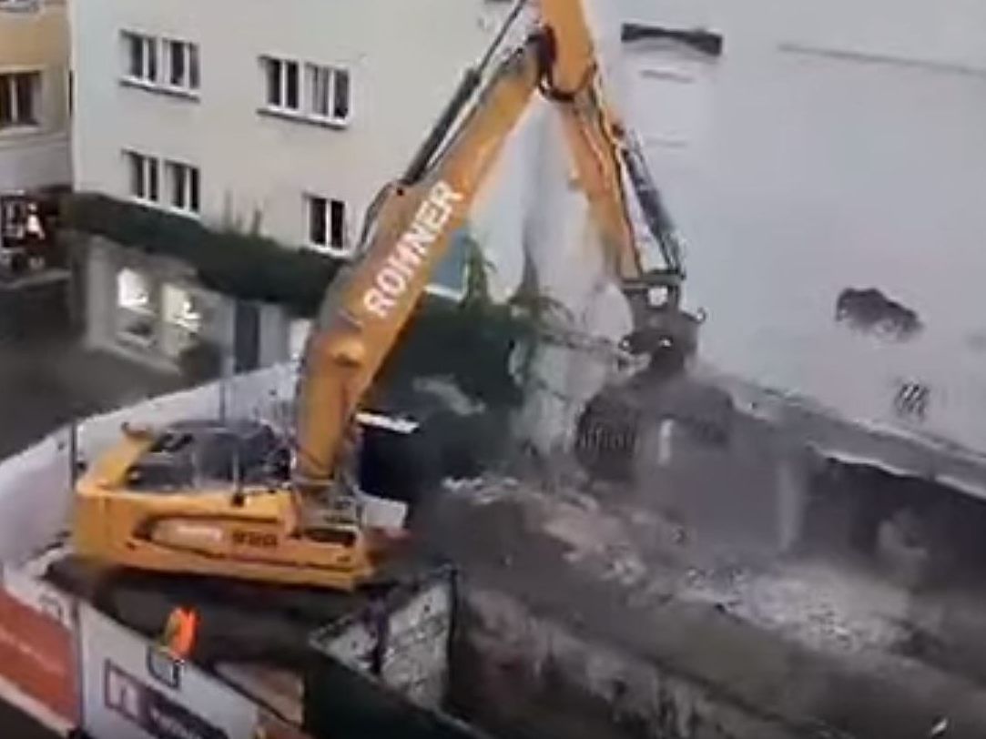Der Abriss am Leutbühel in Bregenz hat begonnen. Der Abriss am Leutbühel in Bregenz hat begonnen.