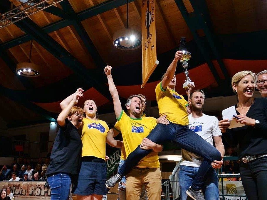 So sehen Sieger aus - das Team Australien sicherte sich 2019 den Ping Pong-Titel bei der Oberschorbacher WM.