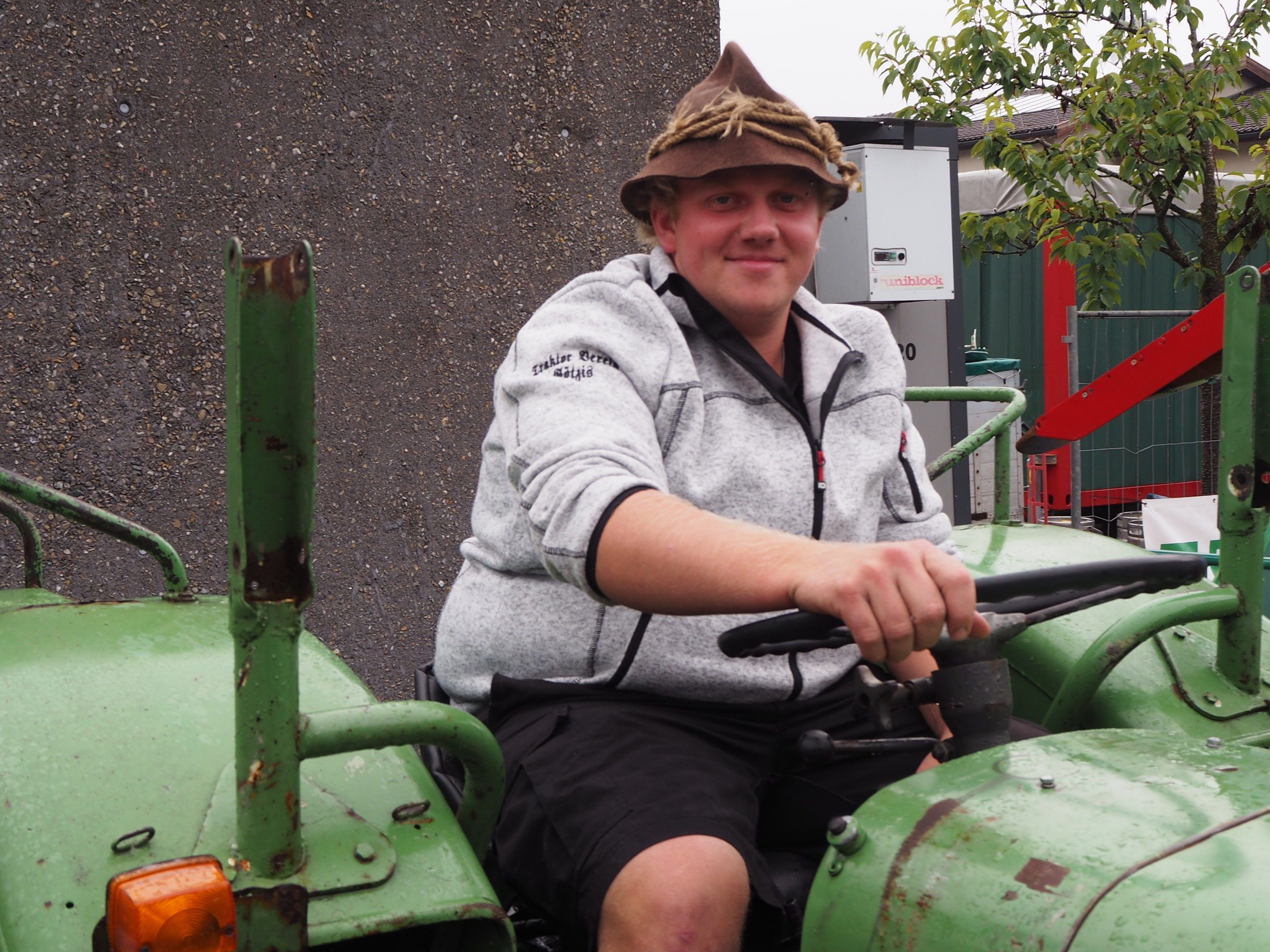 Kevin aus Übersaxen auf seinem Fendt Farmer Baujahr 1969 Kevin aus Übersaxen auf seinem Fendt Farmer Baujahr 1969