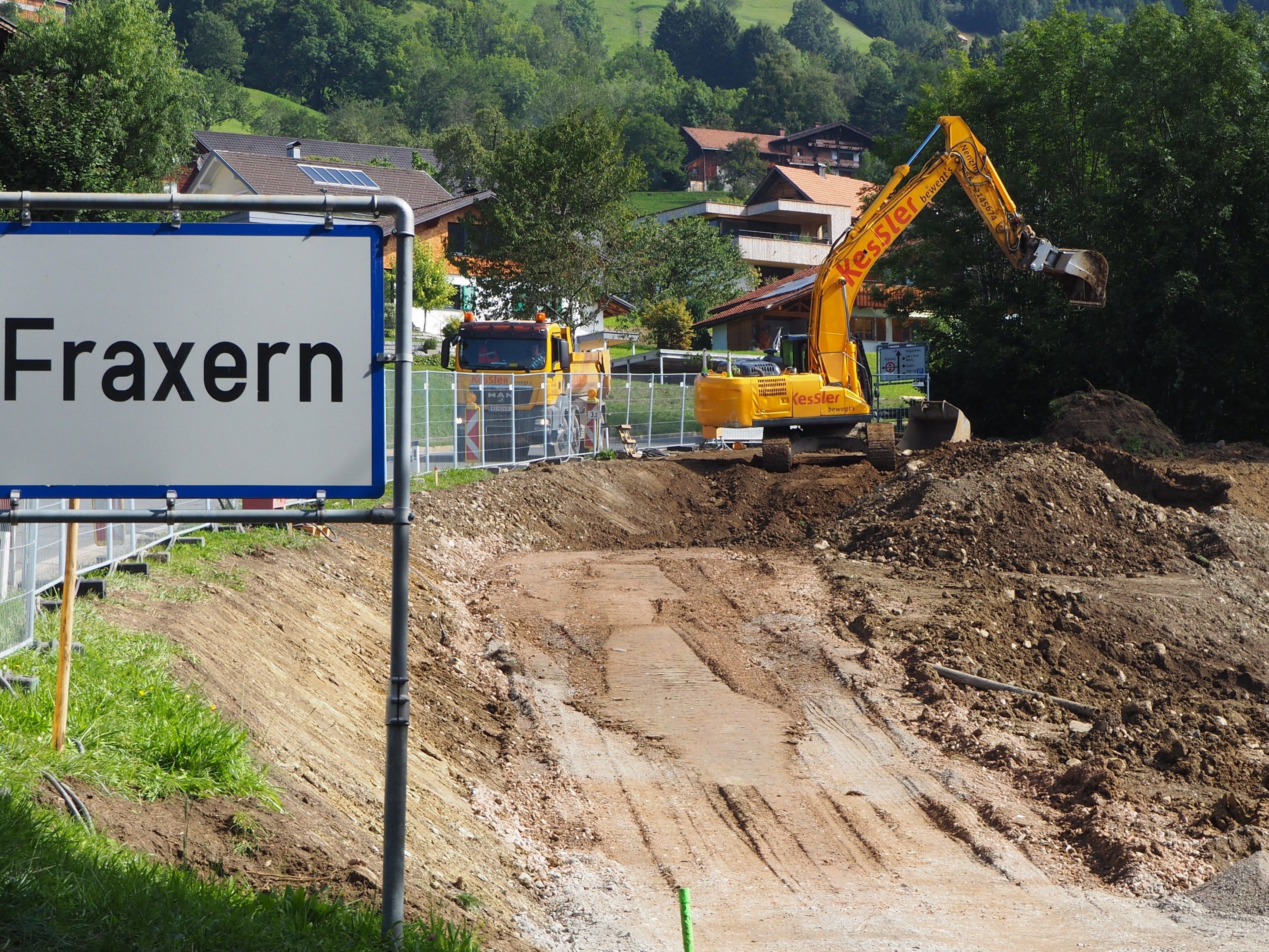 Am Ortseingang, direkt an der L69, entsteht die gemeinnützige Wohnanlage in Fraxern.