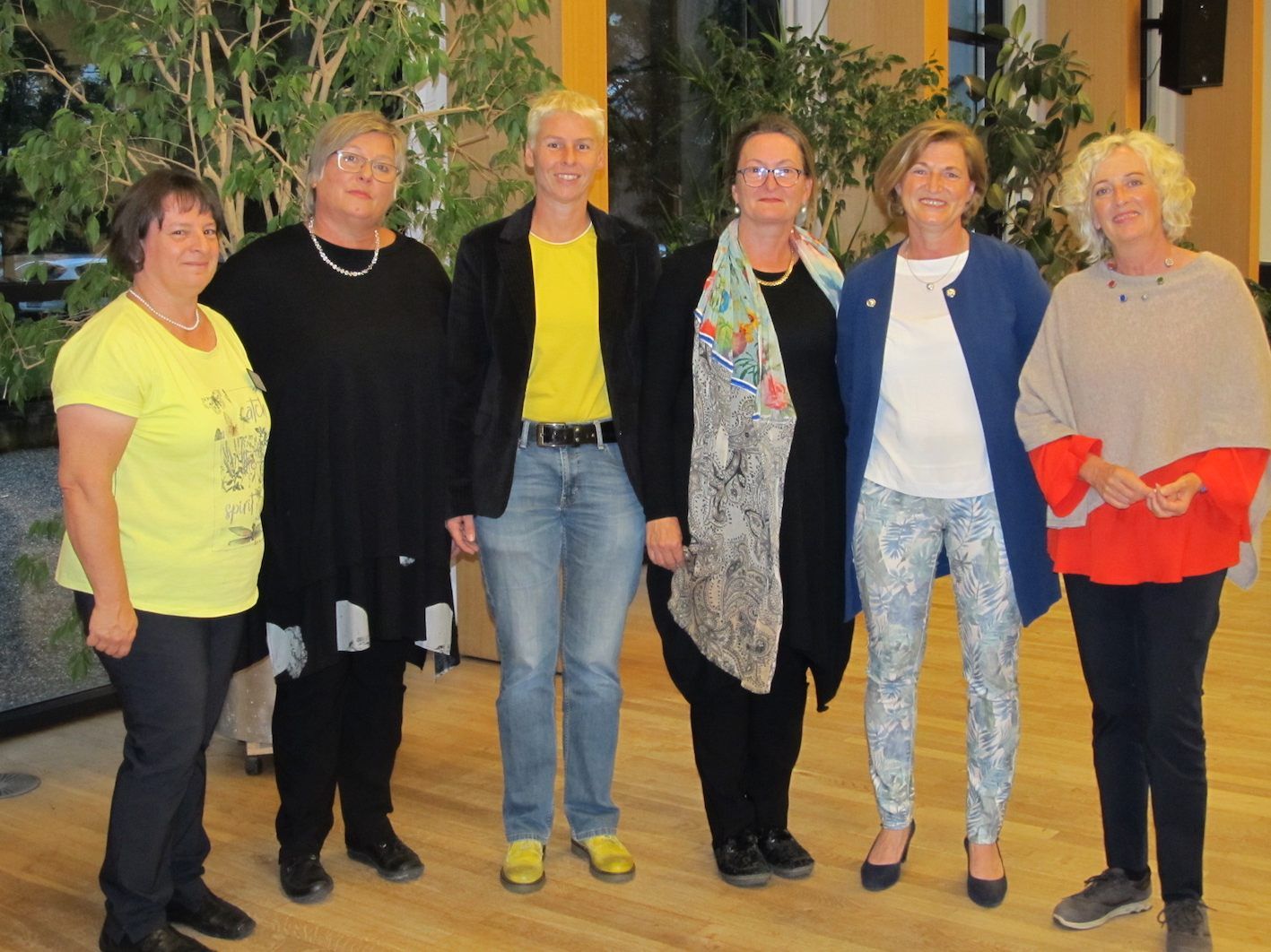 Angelika Hämmerle,, Katharina Waibel, StR. Patrizia Tschallener, Gabi Bösch, Angela Jäger und LR Katharina Wiesflecker (v.l.).