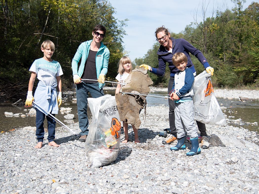 Groß und Klein war im Einsatz für eine saubere Umwelt.