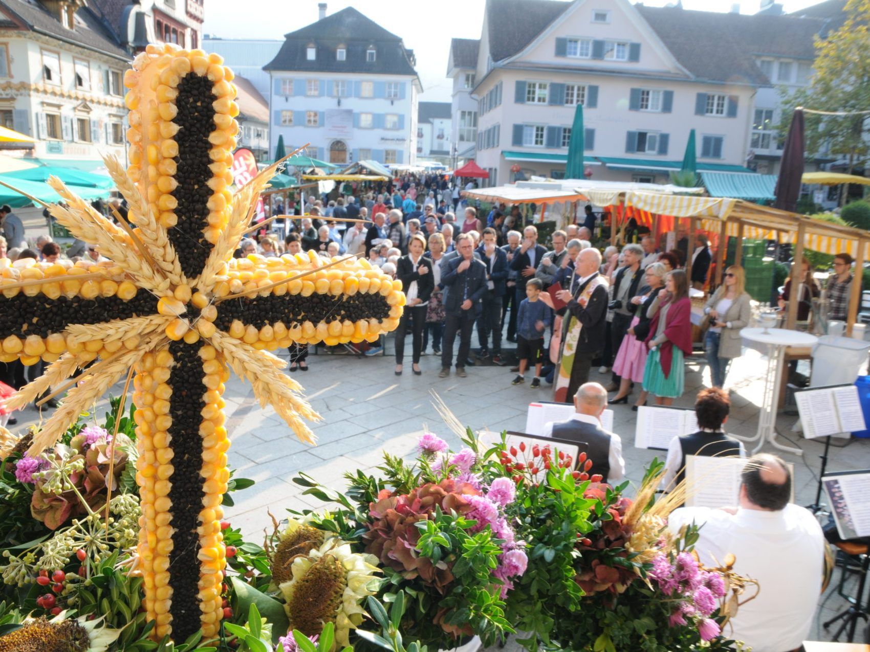 Segnung der Erntedankkrone Segnung der Erntedankkrone