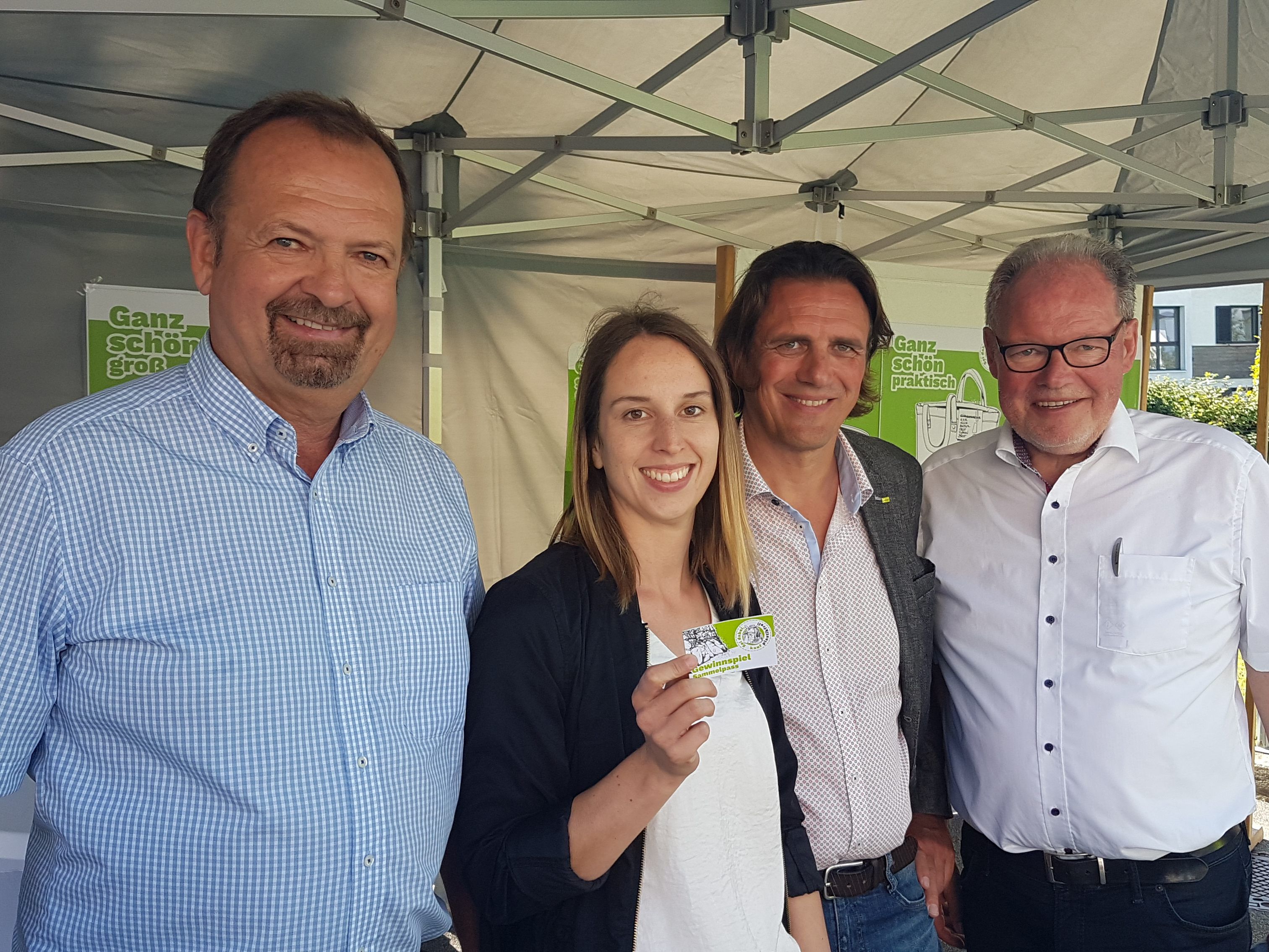 Präsentierten die neue Umweltkampagne "Plastikfreies Einkaufen": v.l. Rainer Siegele (Bgm. Mäder), Isabella Schnetzer (Gemeinde Götzis), Gerd Hölzl (Bgm. Koblach) und Labg. Werner Huber