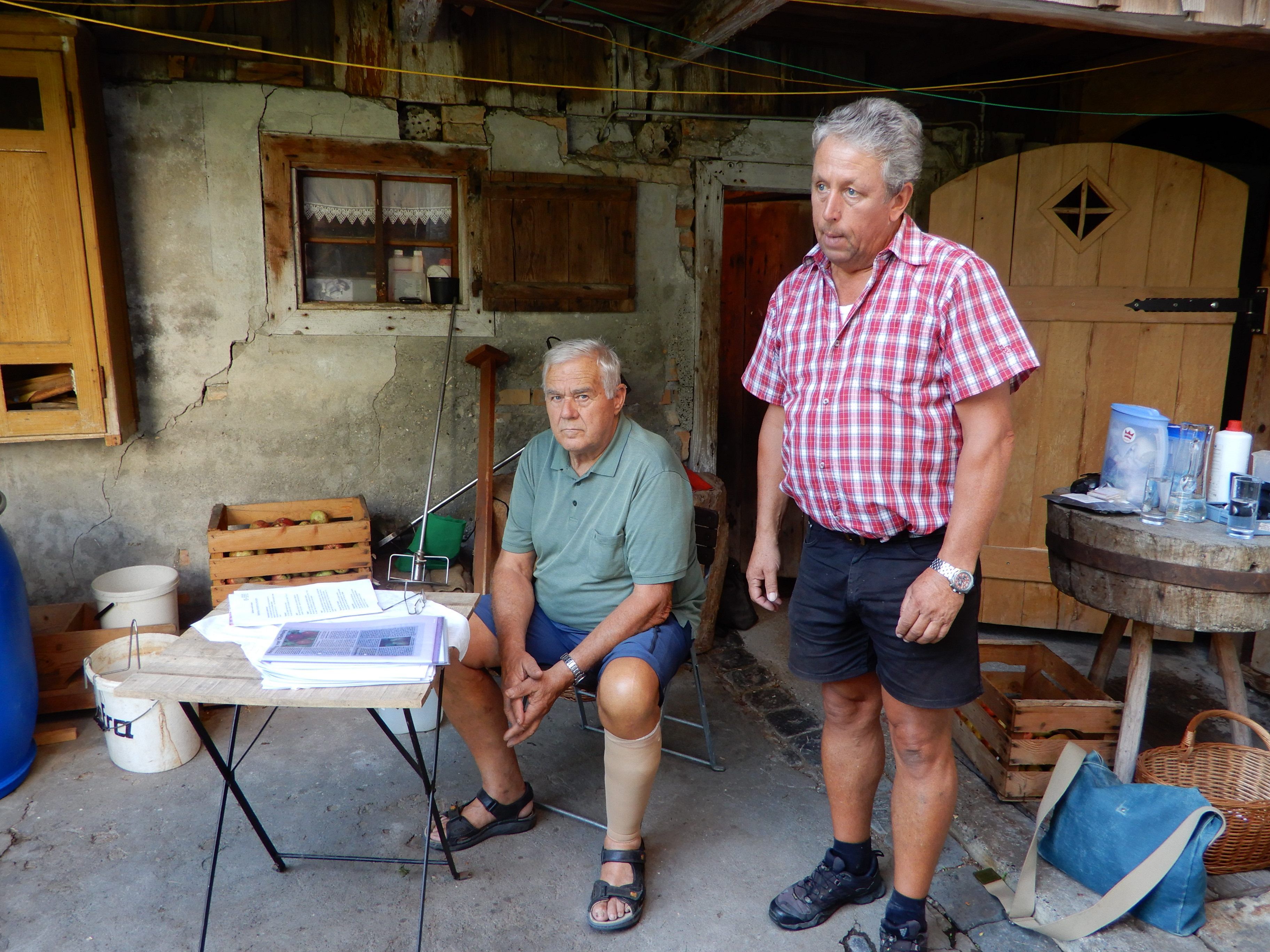 Die beiden Brennexperten Albert Loacker und Sigi Wohlgenannt freuten sich über das große Interesse an ihrem Kurs.