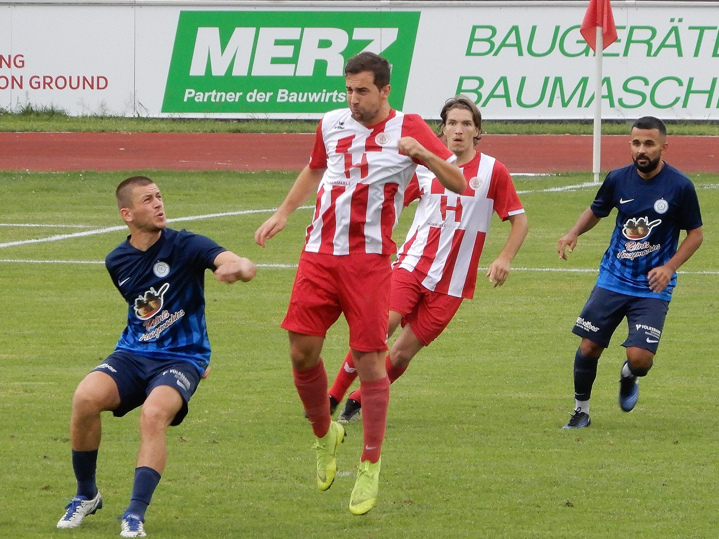 Nach zwei bitteren Niederlagen in Folge, möchten die Rothosen Juniors am Samstag in Koblach wieder punkten.