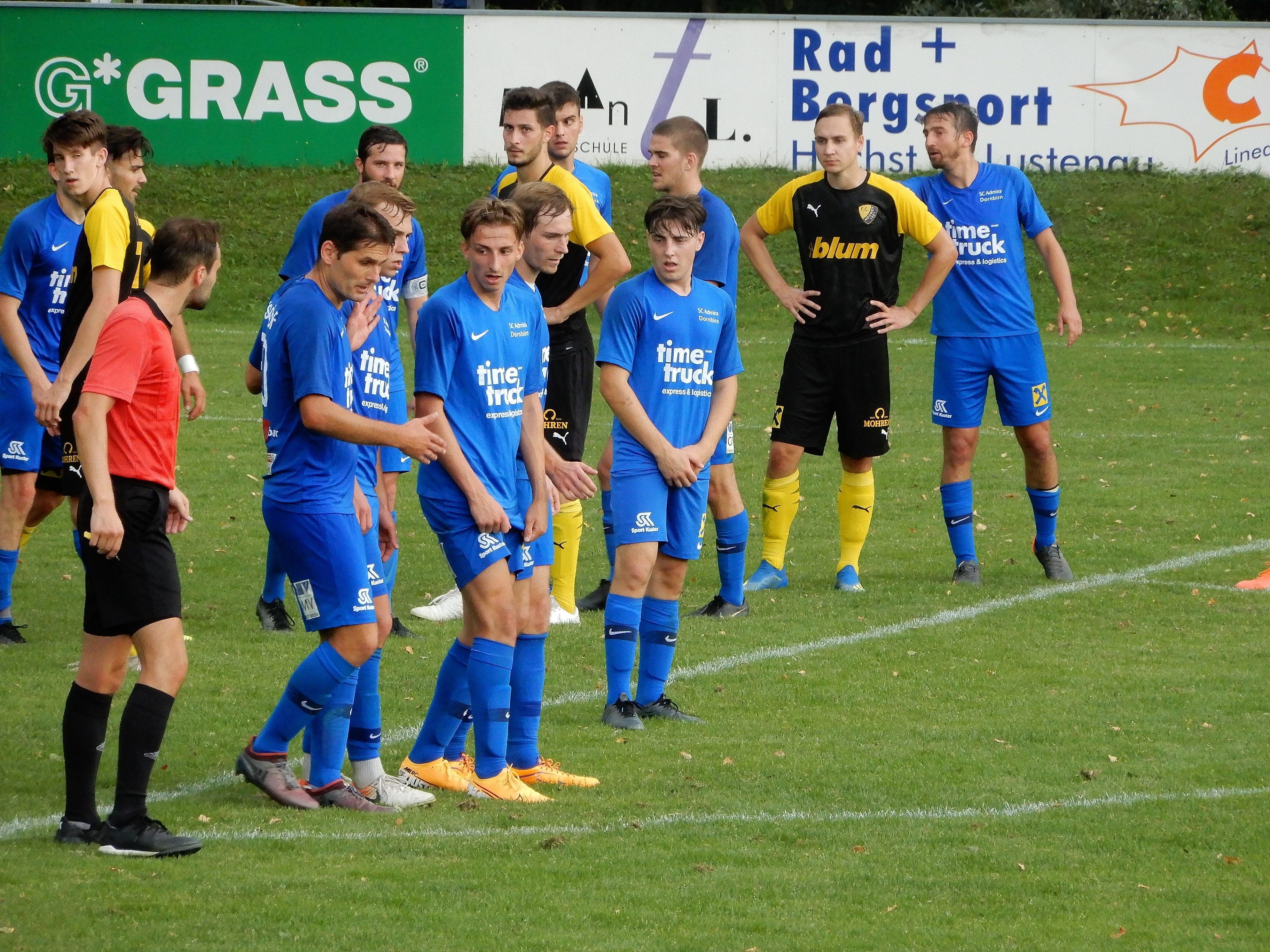 Die Zuschauer sahen in Höchst ein spektakuläres Fußballspiel.