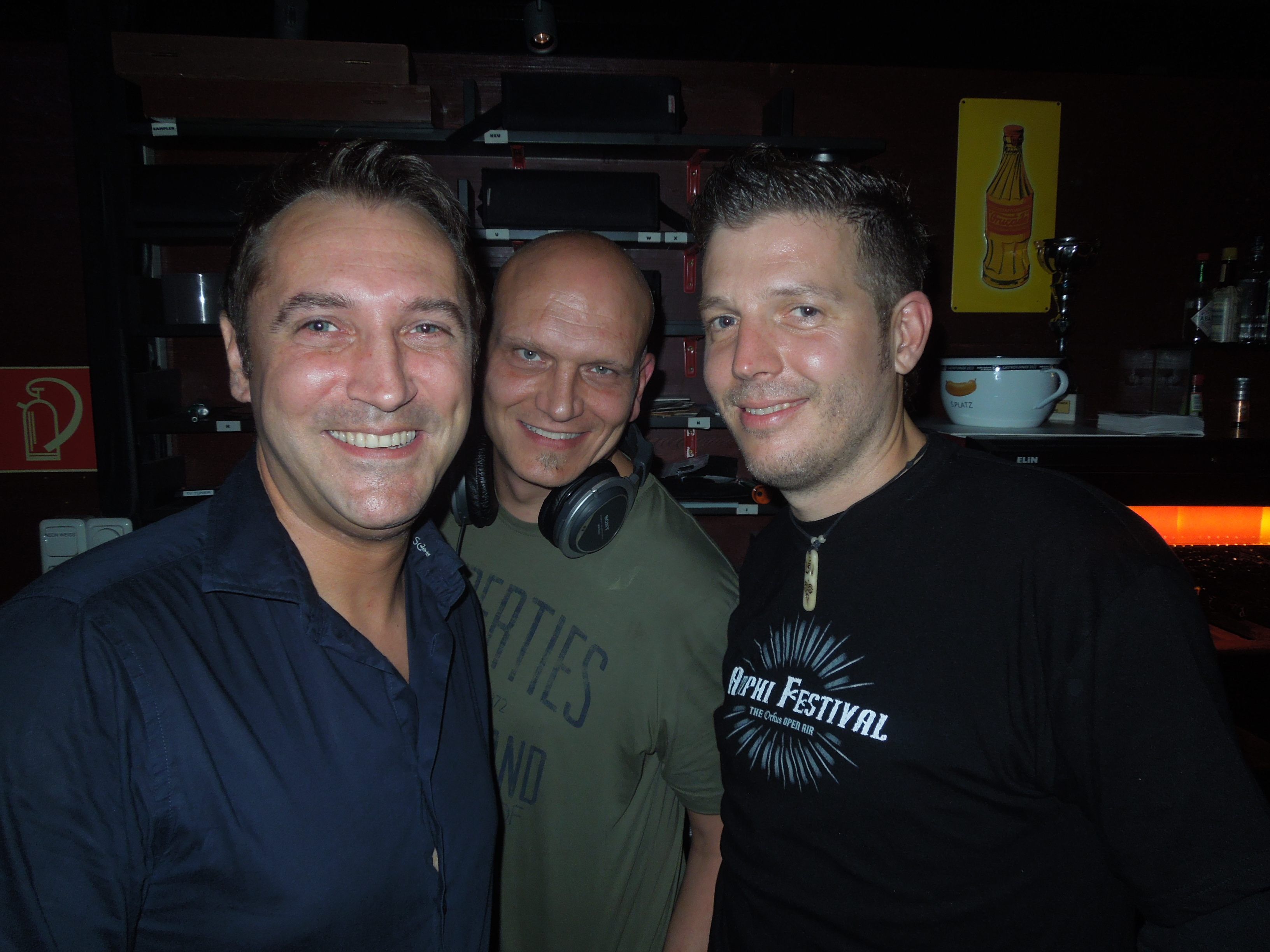 Alex, DJ MC Mode und Mutsch sind bereit den Sommer gebührend mit einer heißen Partynacht ausklingen zu lassen.