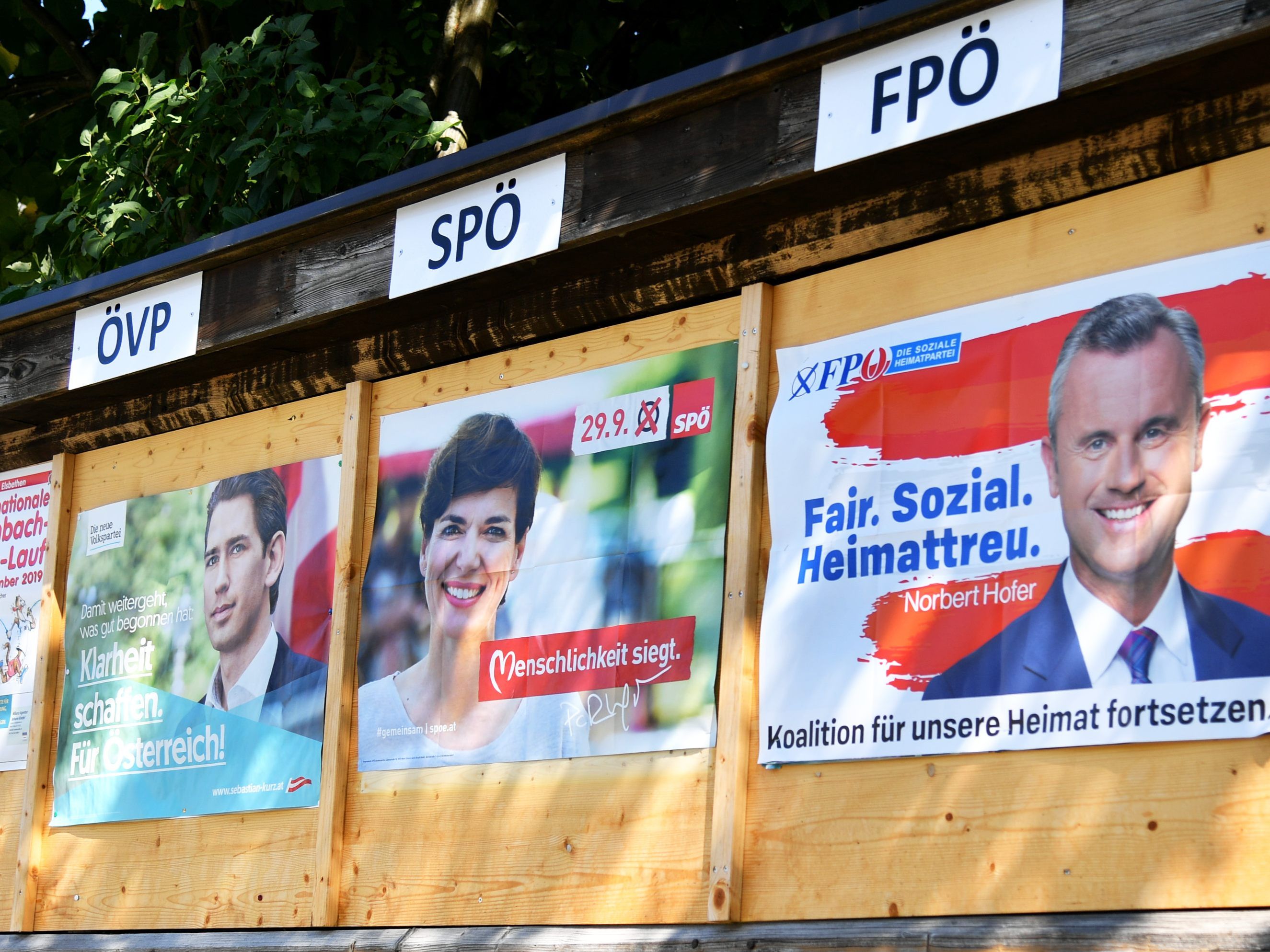 Die drei großen Parteien in Österreich geben im Wahlkampf Millionen aus