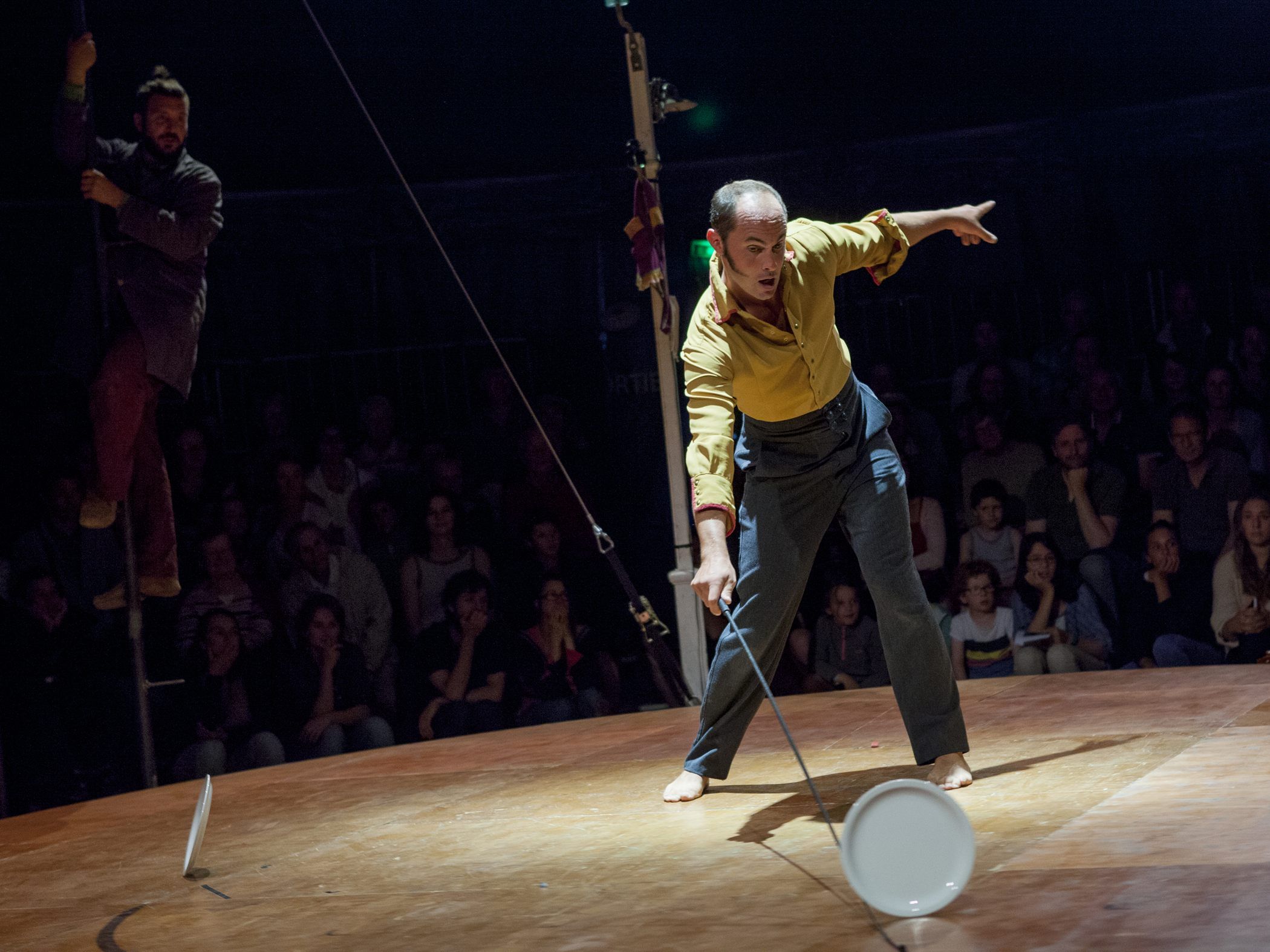 An sieben Spielabenden begeisterten die französischen Artisten der Compagnie La Faux Populaire das Publikum im Freudenhaus. An sieben Spielabenden begeisterten die französischen Artisten der Compagnie La Faux Populaire das Publikum im Freudenhaus.