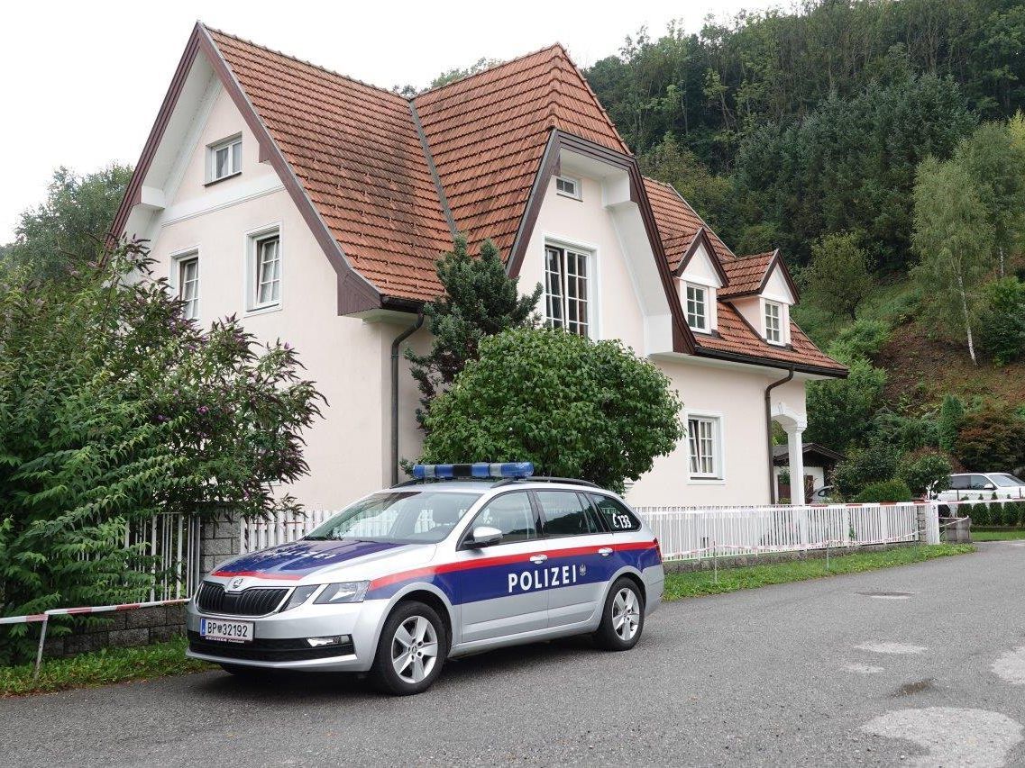 In diesem Haus wurde die tote 85-Jährige gefunden. In diesem Haus wurde die tote 85-Jährige gefunden.