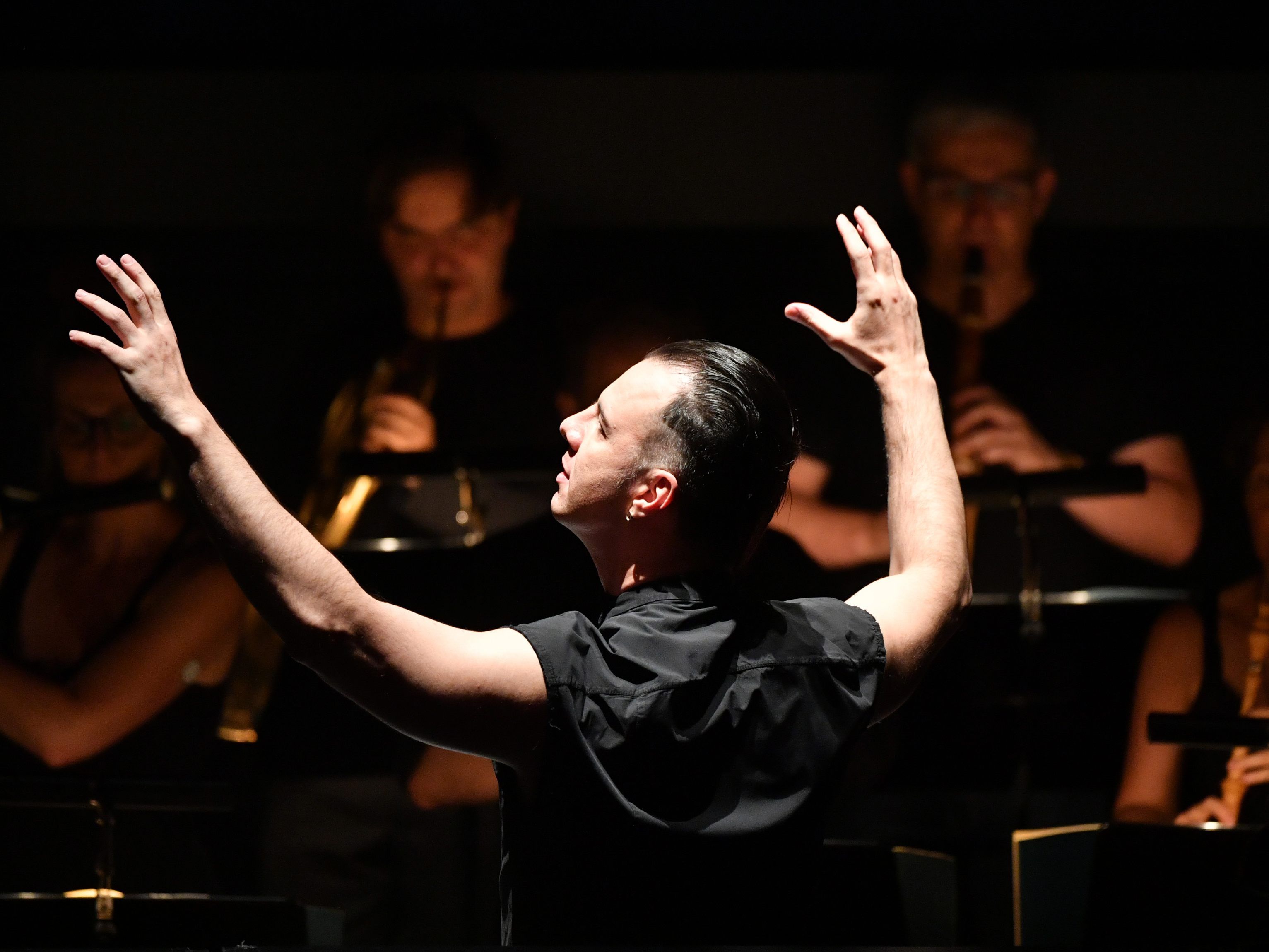 Dirigent Teodor Currentzis verlieh dem Fiagro Flügel. Dirigent Teodor Currentzis verlieh dem Fiagro Flügel.