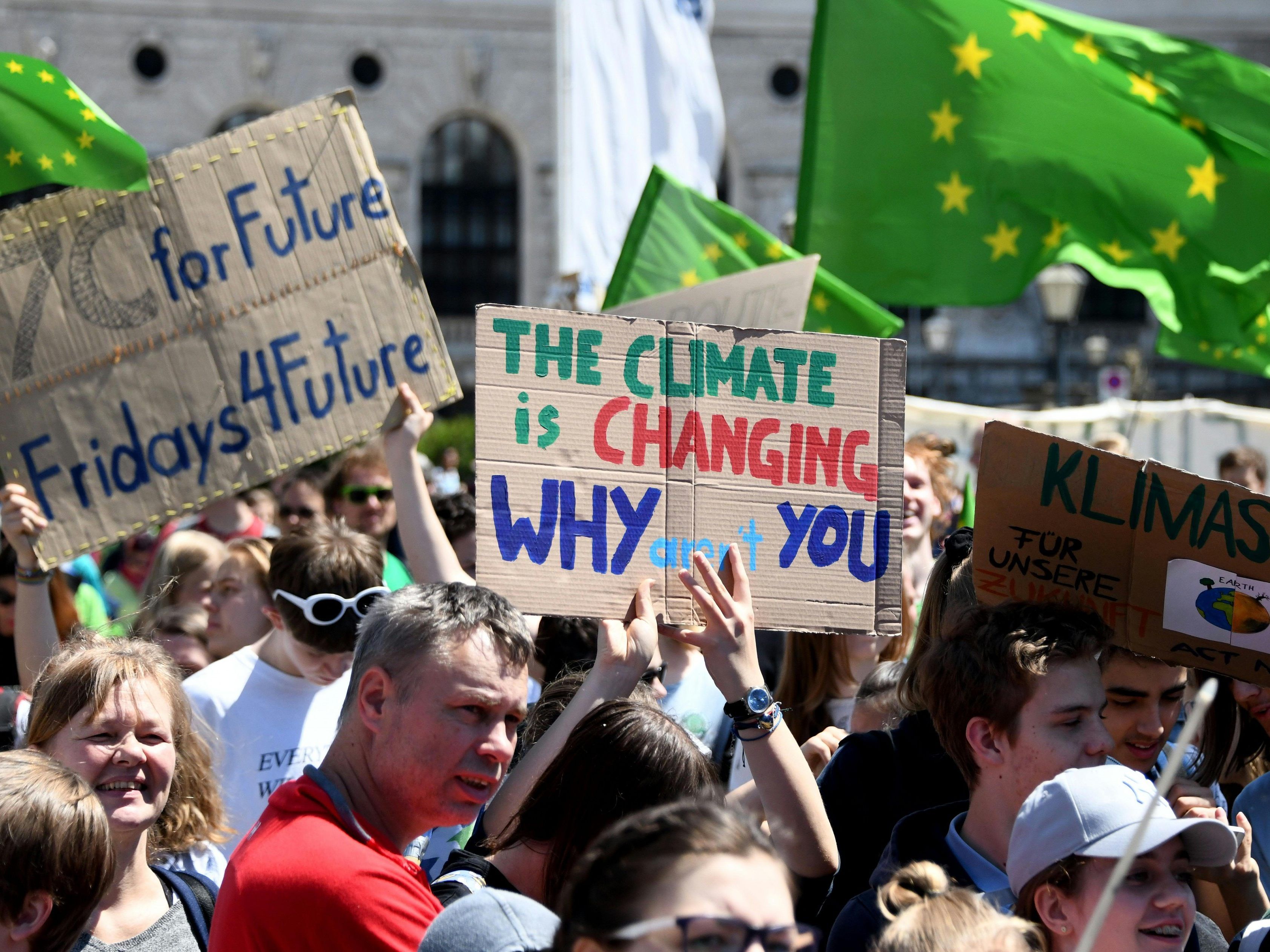 FridaysForFuture wird gemeinsam mit Wissenschaftern die Überprüfung übernehmen. FridaysForFuture wird gemeinsam mit Wissenschaftern die Überprüfung übernehmen.