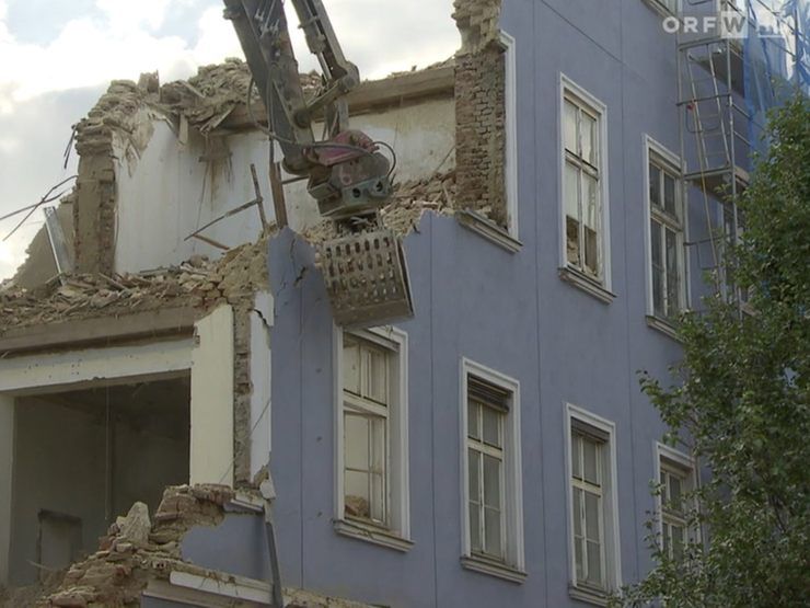 Vom "blauen Haus" steht nur mehr ein kleiner Teil.