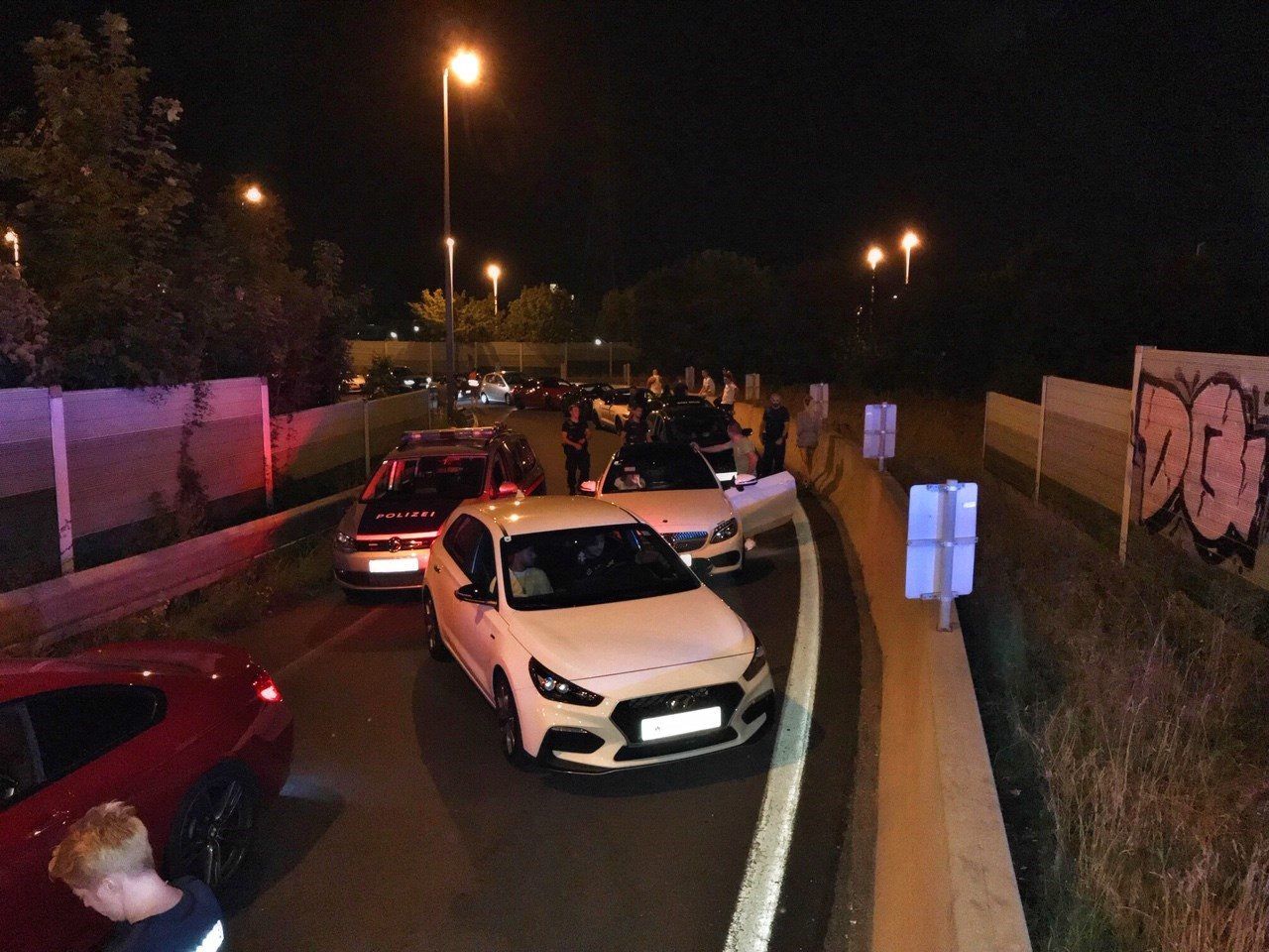 Die Polizei konnte acht der neun Lenker anhalten. Die Polizei konnte acht der neun Lenker anhalten.