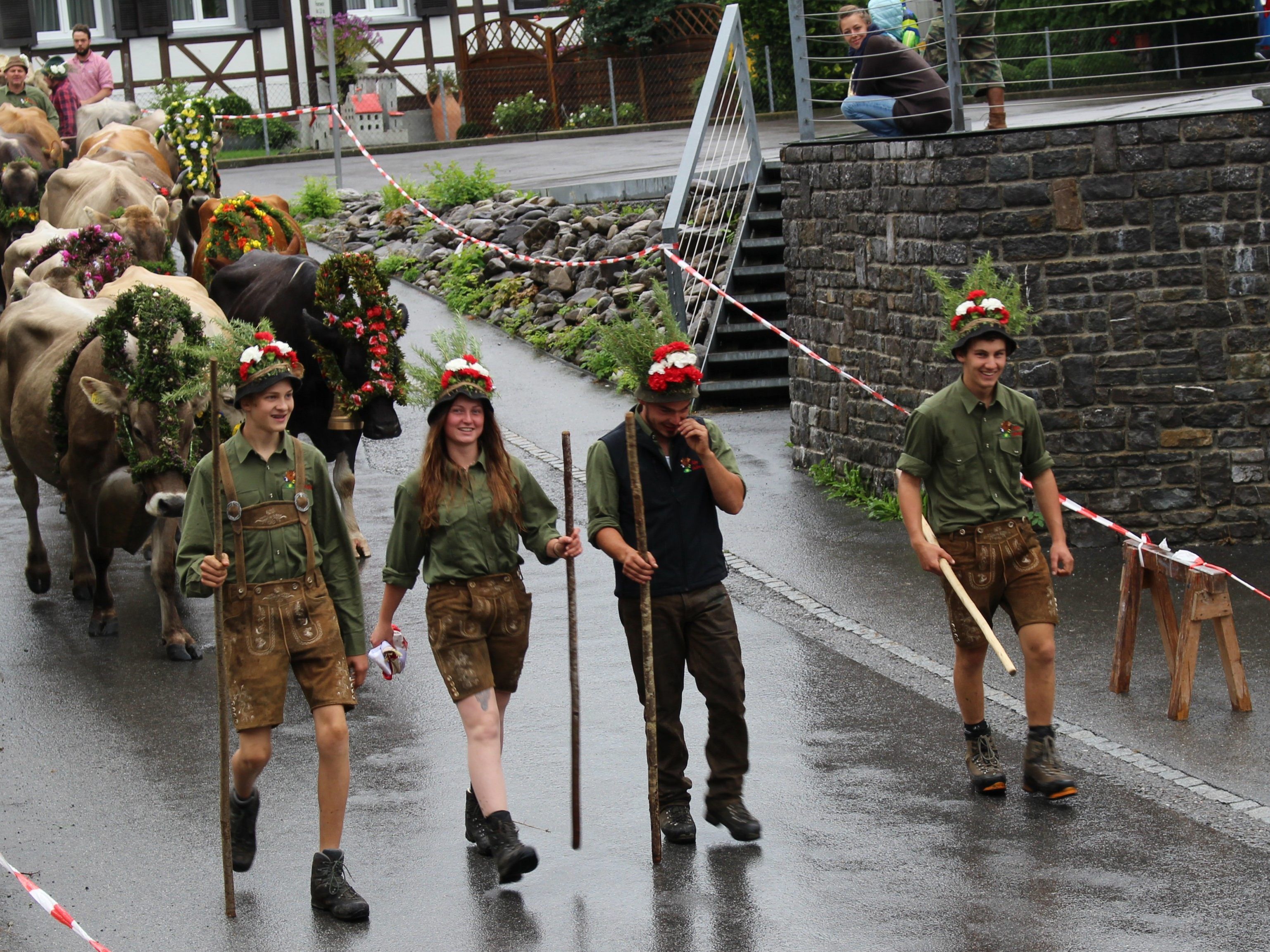 Feierlicher Alpabtrieb von der Alpe Gulm-Gävis Feierlicher Alpabtrieb von der Alpe Gulm-Gävis