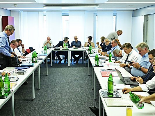 Die Gewerkschaften setzten sich wieder an einen Tisch