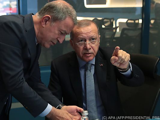 Präsident Erdogan und Verteidigungsminister Akar Präsident Erdogan und Verteidigungsminister Akar