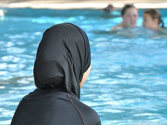 Burkini für Schülerinnen bis zum 10. Lebensjahr untersagt Burkini für Schülerinnen bis zum 10. Lebensjahr untersagt