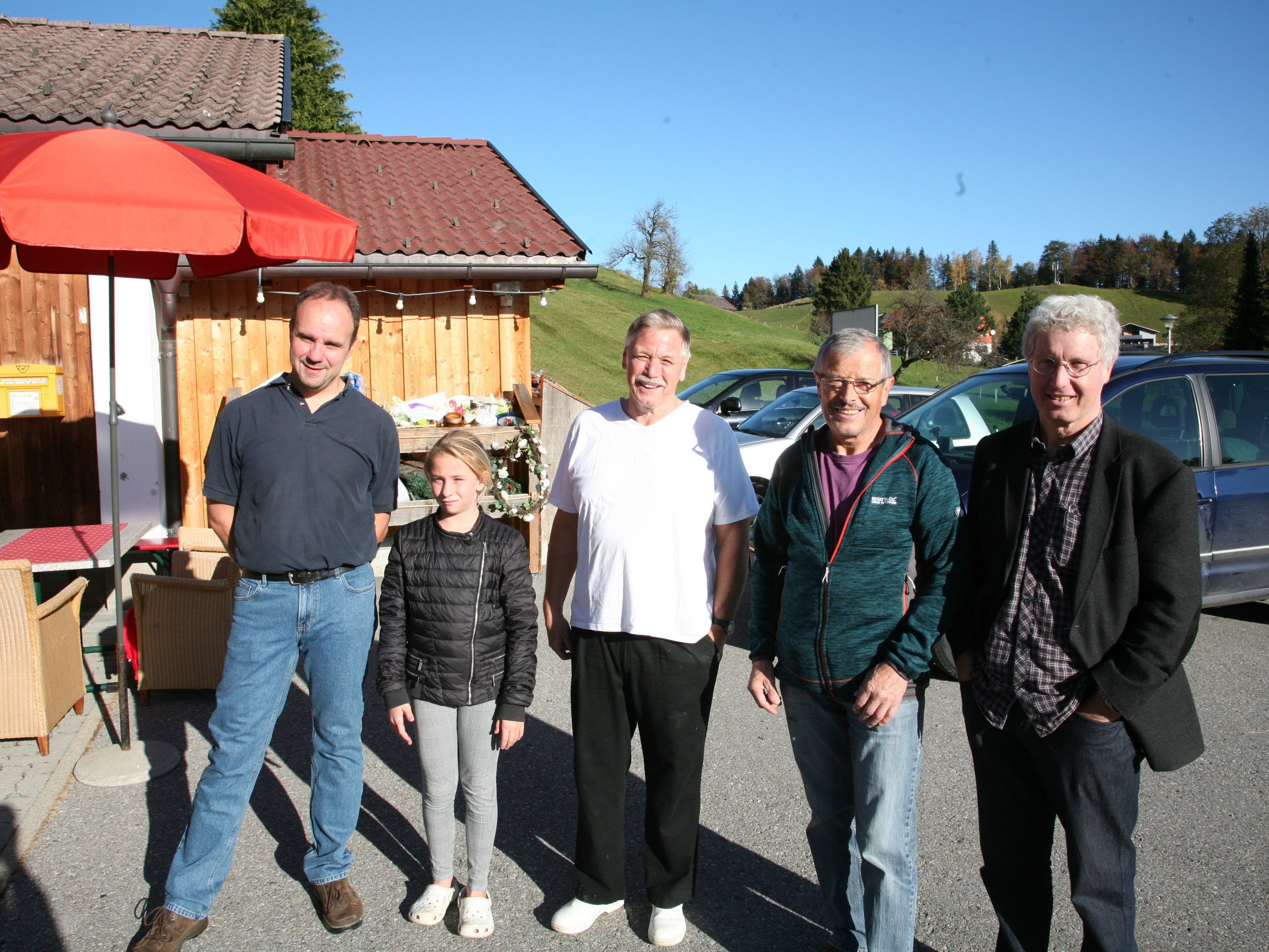 Christoph Seeberger, Willi Rainer mit Enkelin, Josef Geiger und Herbert Rösler.