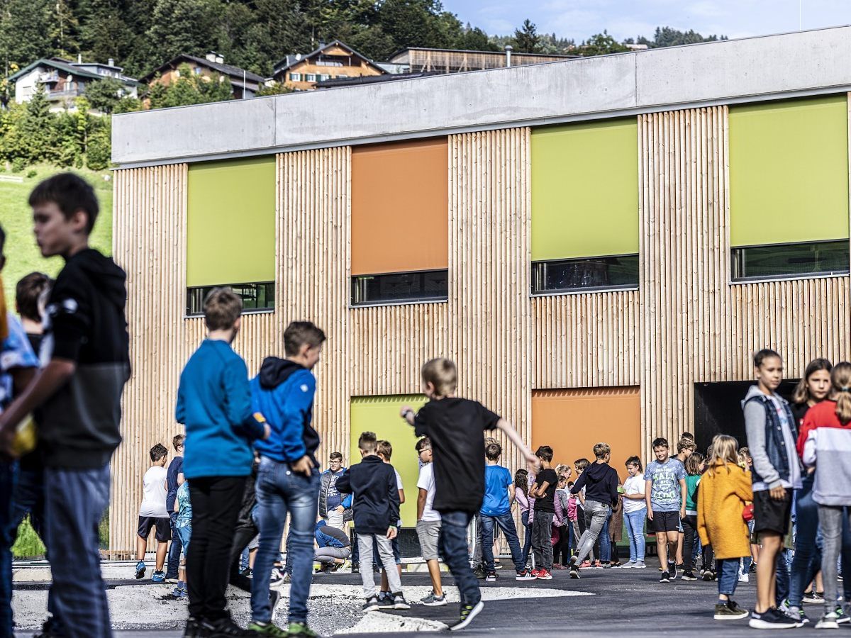 Die Schülerinnen und Schüler fühlen sich sehr wohl in der neuen Schule.