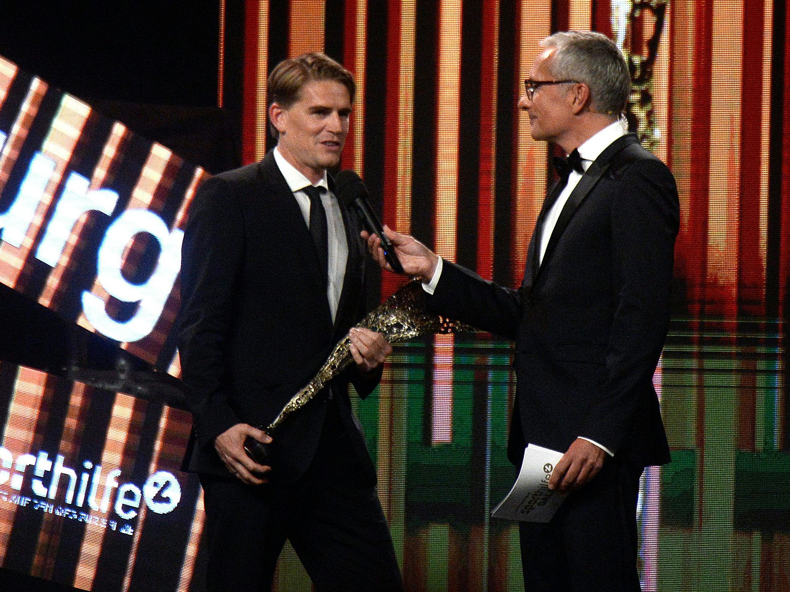 Der Sportdirektor beim FC Red Bull Salzburg Christoph Freund (Mannschaft des Jahres) und Moderator Rainer Pariasek
