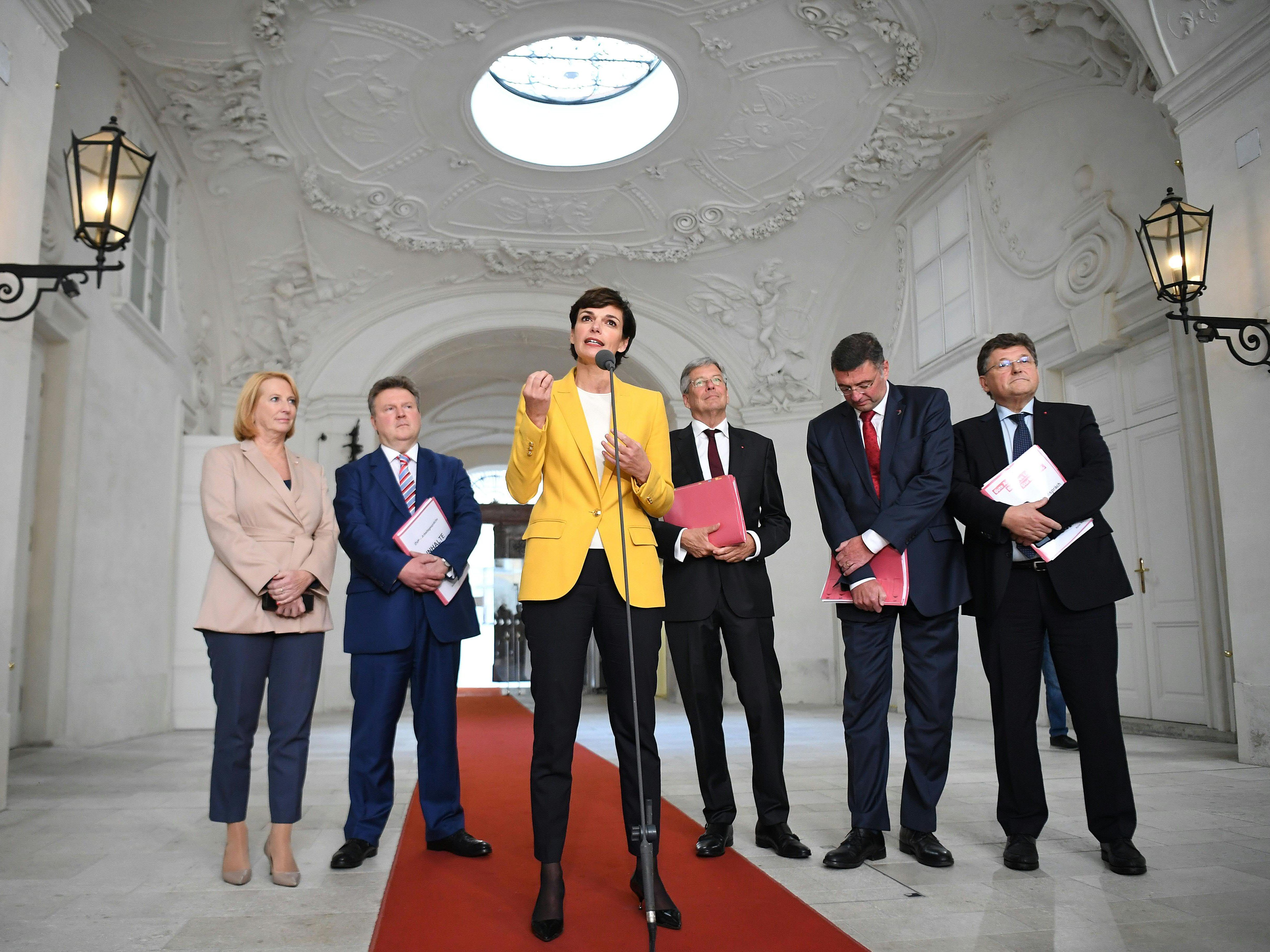 Für eine Verzögerungstaktik stehe die Sozialdemokratie nicht zur Verfügung. Für eine Verzögerungstaktik stehe die Sozialdemokratie nicht zur Verfügung.