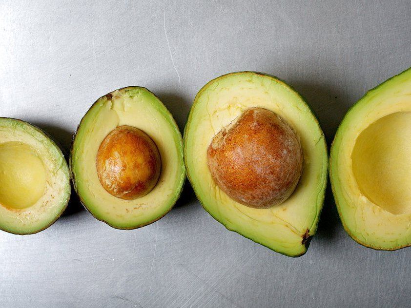 Kalorienbombe oder Wunder-Frucht? Die Avocado im Gesundheits-Check. Kalorienbombe oder Wunder-Frucht? Die Avocado im Gesundheits-Check.
