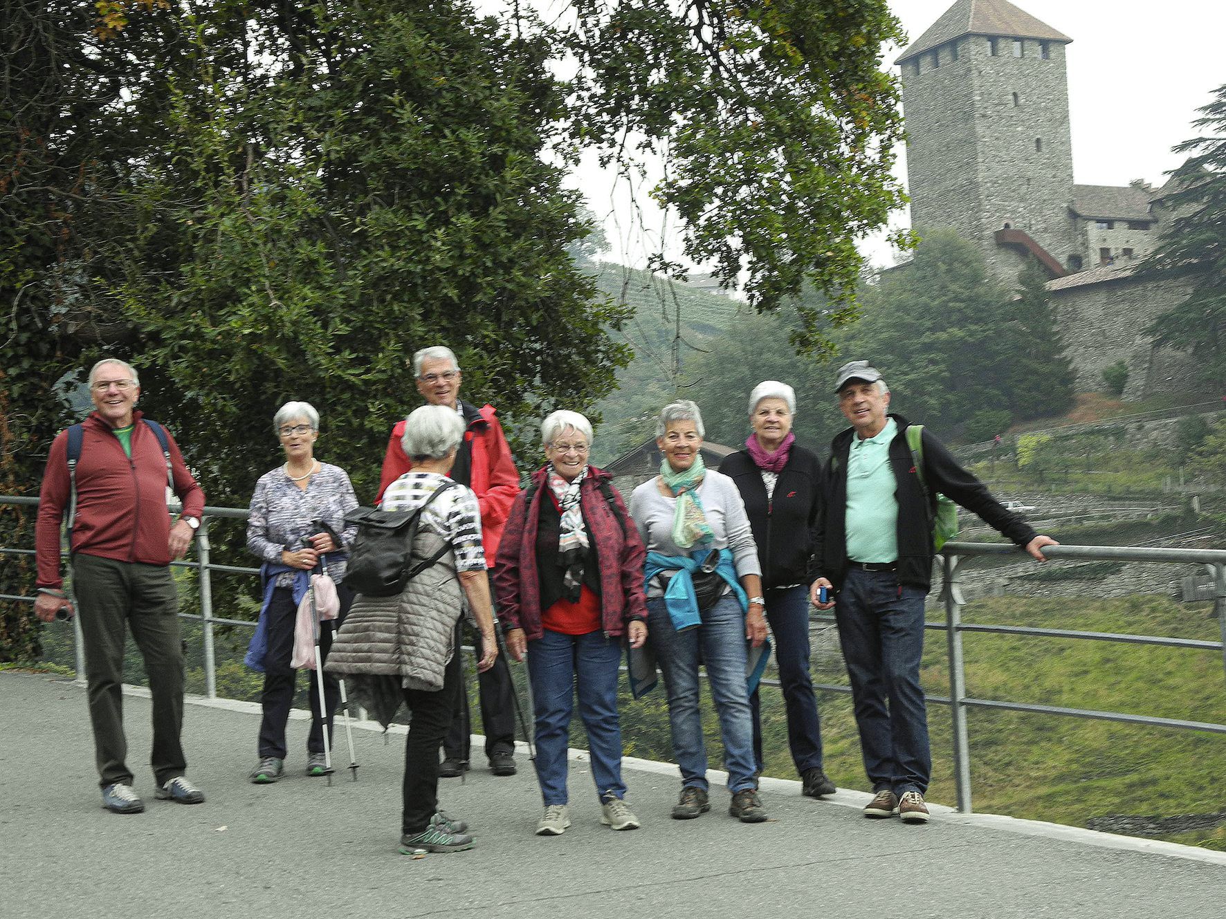 Rast vor Schloß Tyrol