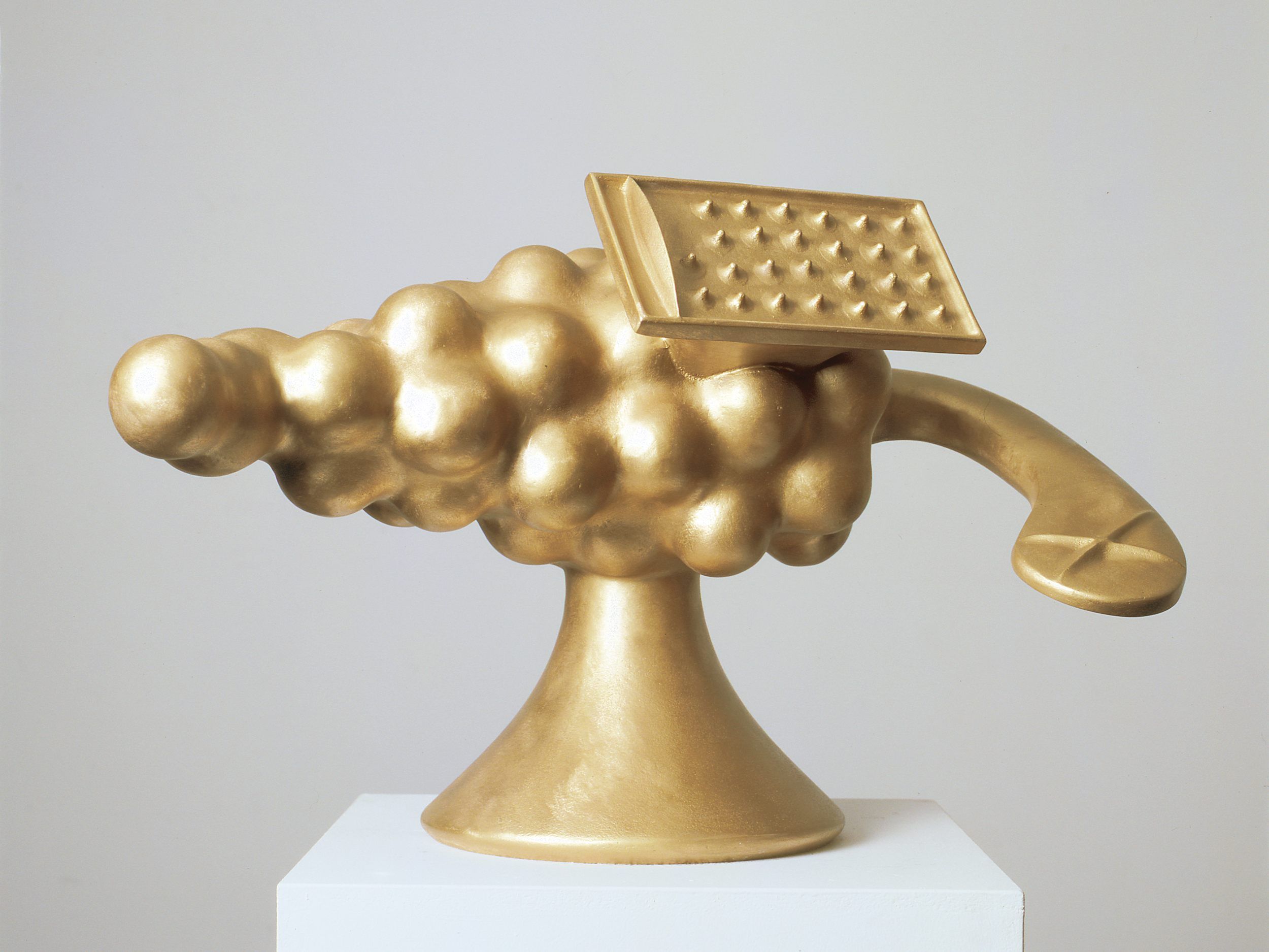 Bruno Gironcoli, Ohne Titel (Traube Trichter), 1993 – 1996, Bronzeguss, 49 x 41 x 74 cm