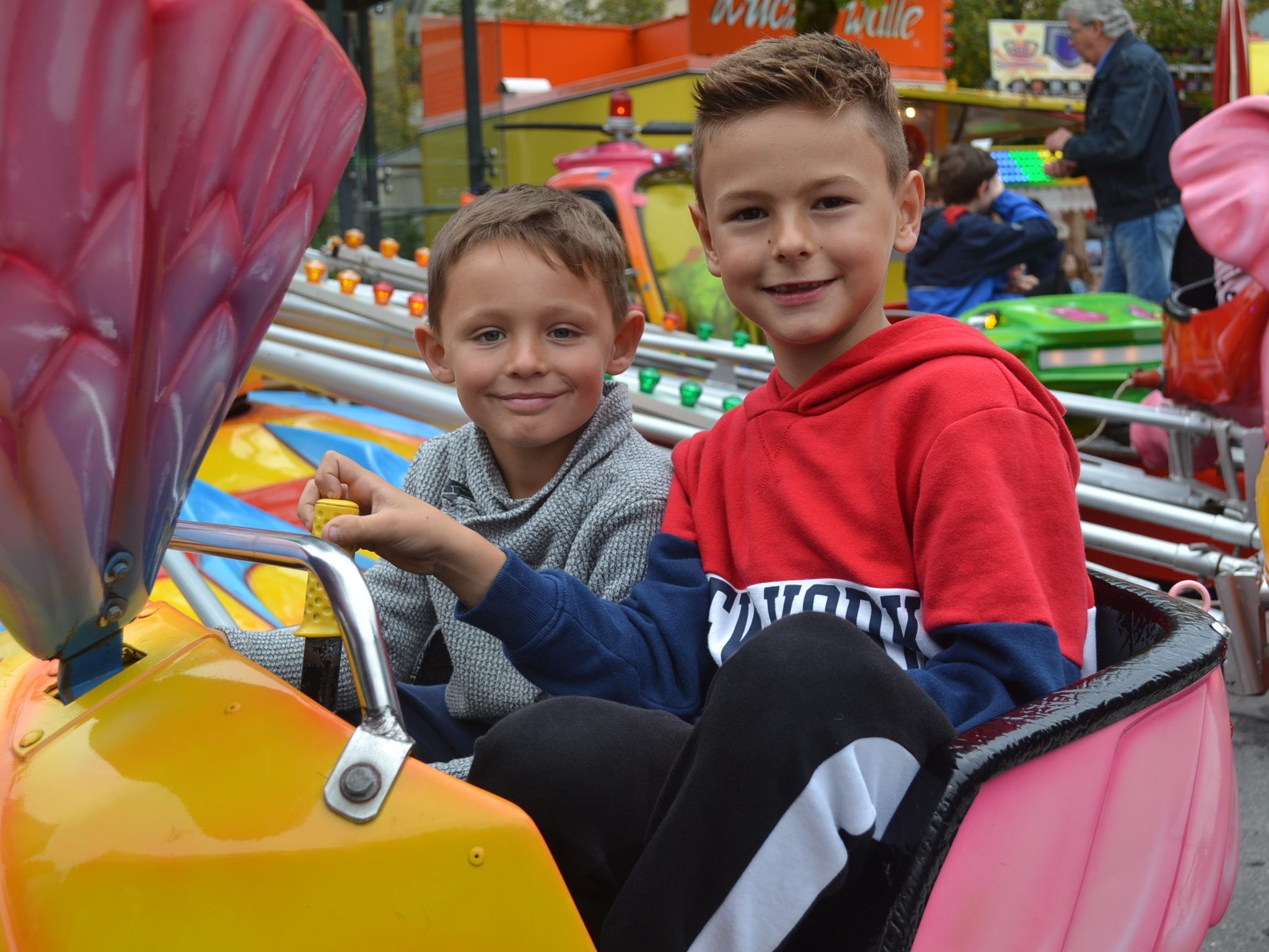Eine Fahrt mit dem Kinder-Karussell gehört zum Kilbi-Besuch dazu. Eine Fahrt mit dem Kinder-Karussell gehört zum Kilbi-Besuch dazu.
