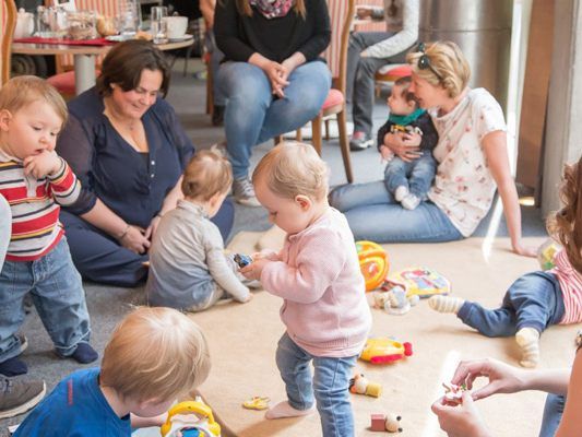 Das Eltern-Kind-Café im Zäwas ist ein beliebter Treffpukt für Groß und Klein. Das Eltern-Kind-Café im Zäwas ist ein beliebter Treffpukt für Groß und Klein.