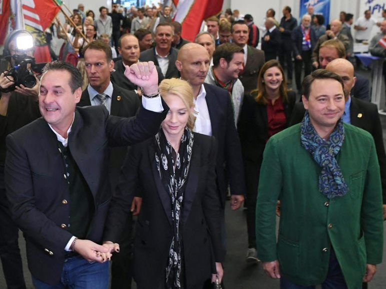 Die Straches und der zuletzt stark aufstrebende Haimbuchner Die Straches und der zuletzt stark aufstrebende Haimbuchner