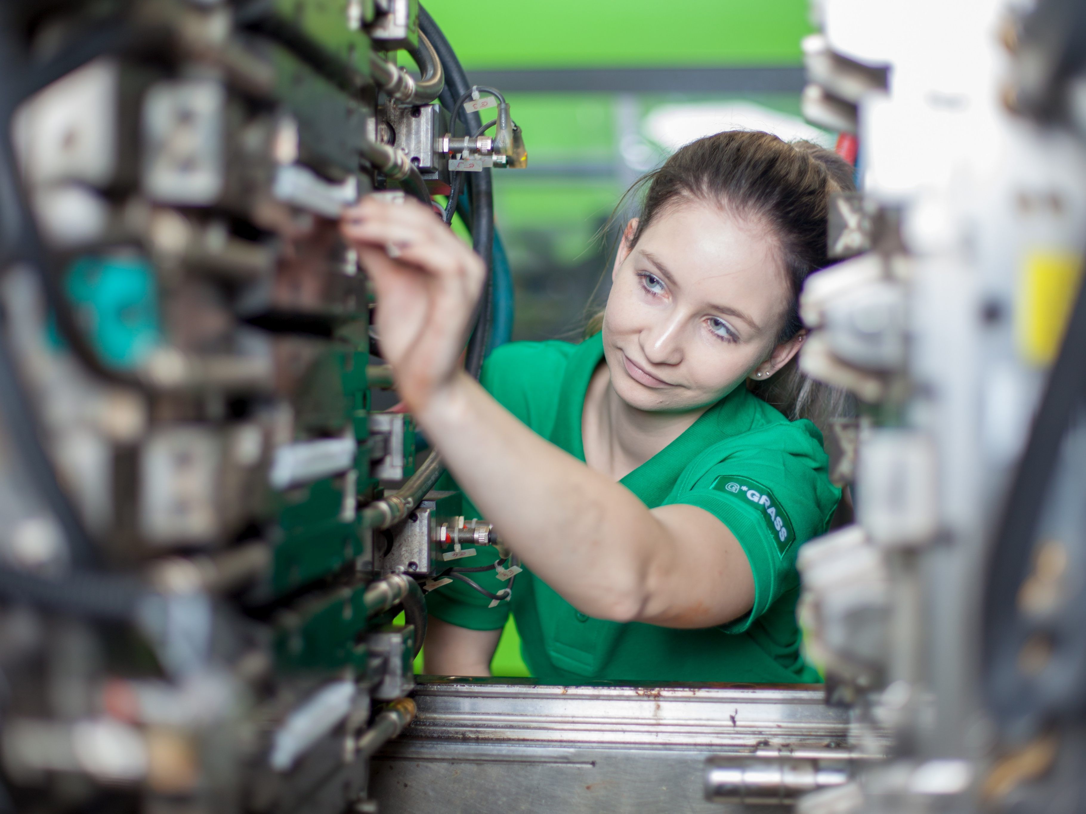 28 Prozent der Lehrlinge bei GRASS in Österreich sind weiblich. Der Branchenschnitt in der Industrie liegt österreichweit unter 17 Prozent. 28 Prozent der Lehrlinge bei GRASS in Österreich sind weiblich. Der Branchenschnitt in der Industrie liegt österreichweit unter 17 Prozent.