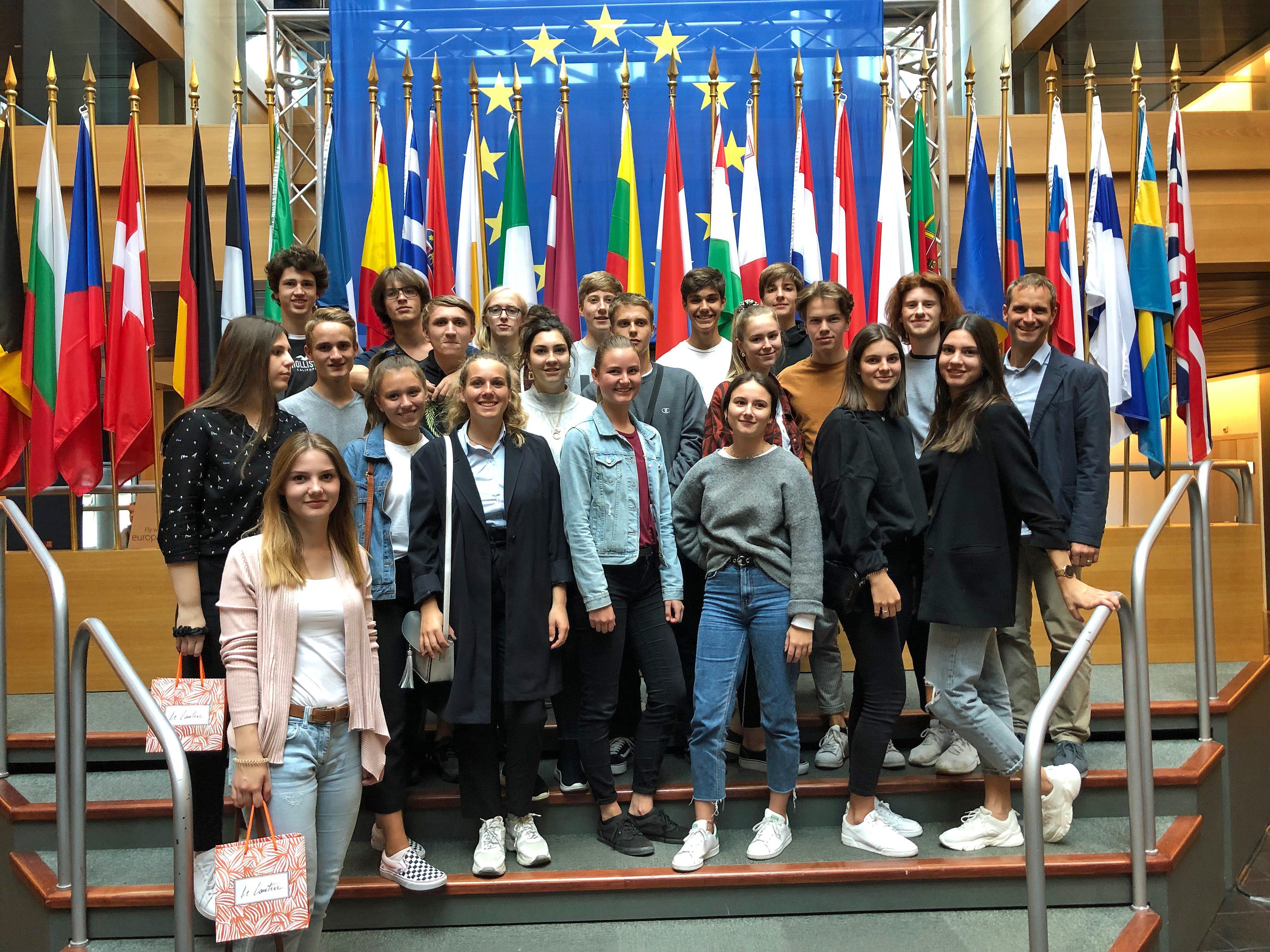 Die Schüler hatten nicht nur eine Führung im Europaparlament sondern erlebten auch eine Debatte hautnah.