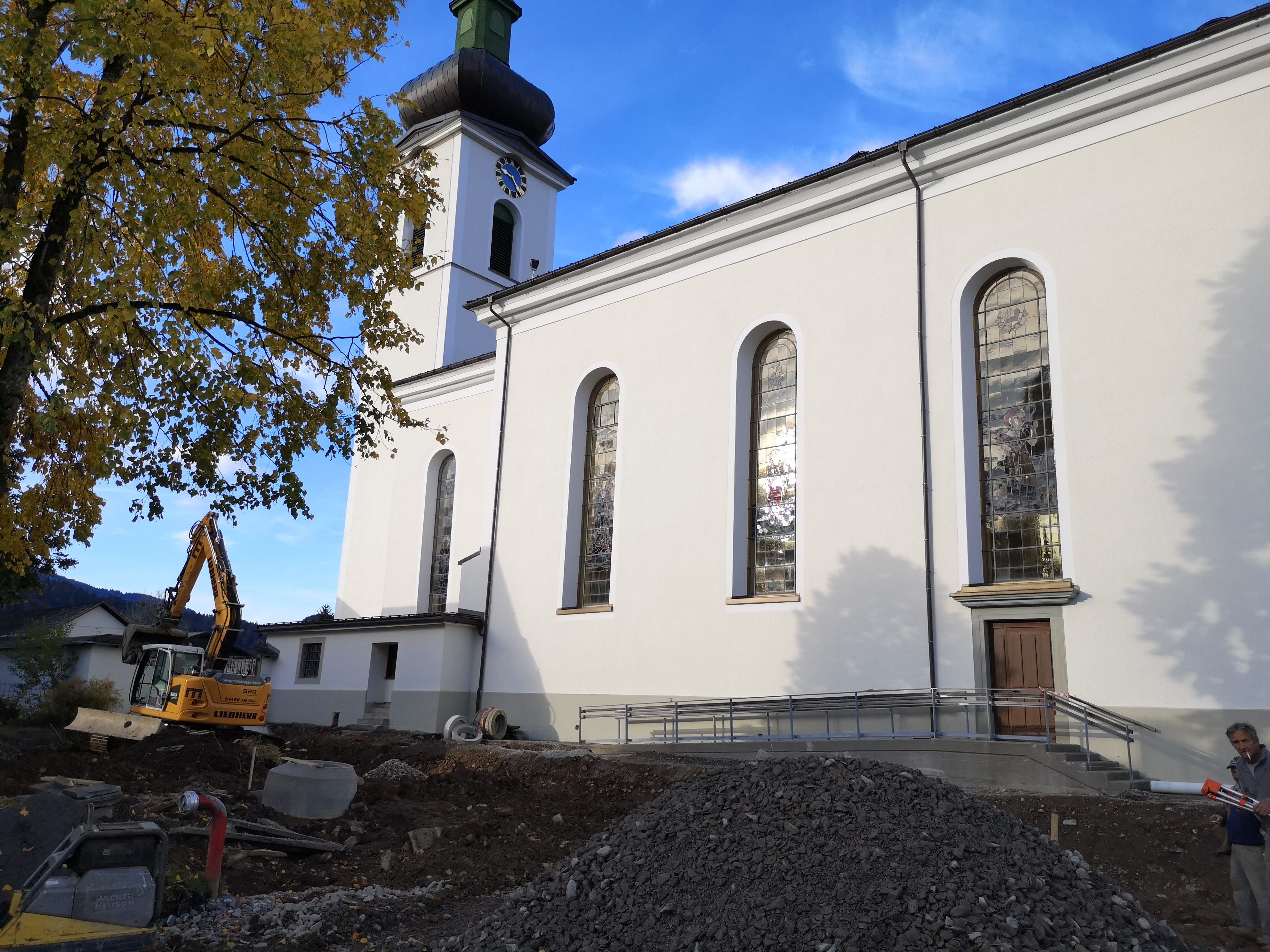Das DENK.MAL wird in einer parkähnlichen Anlage östlich der Pfarrkirche situiert. Das DENK.MAL wird in einer parkähnlichen Anlage östlich der Pfarrkirche situiert.
