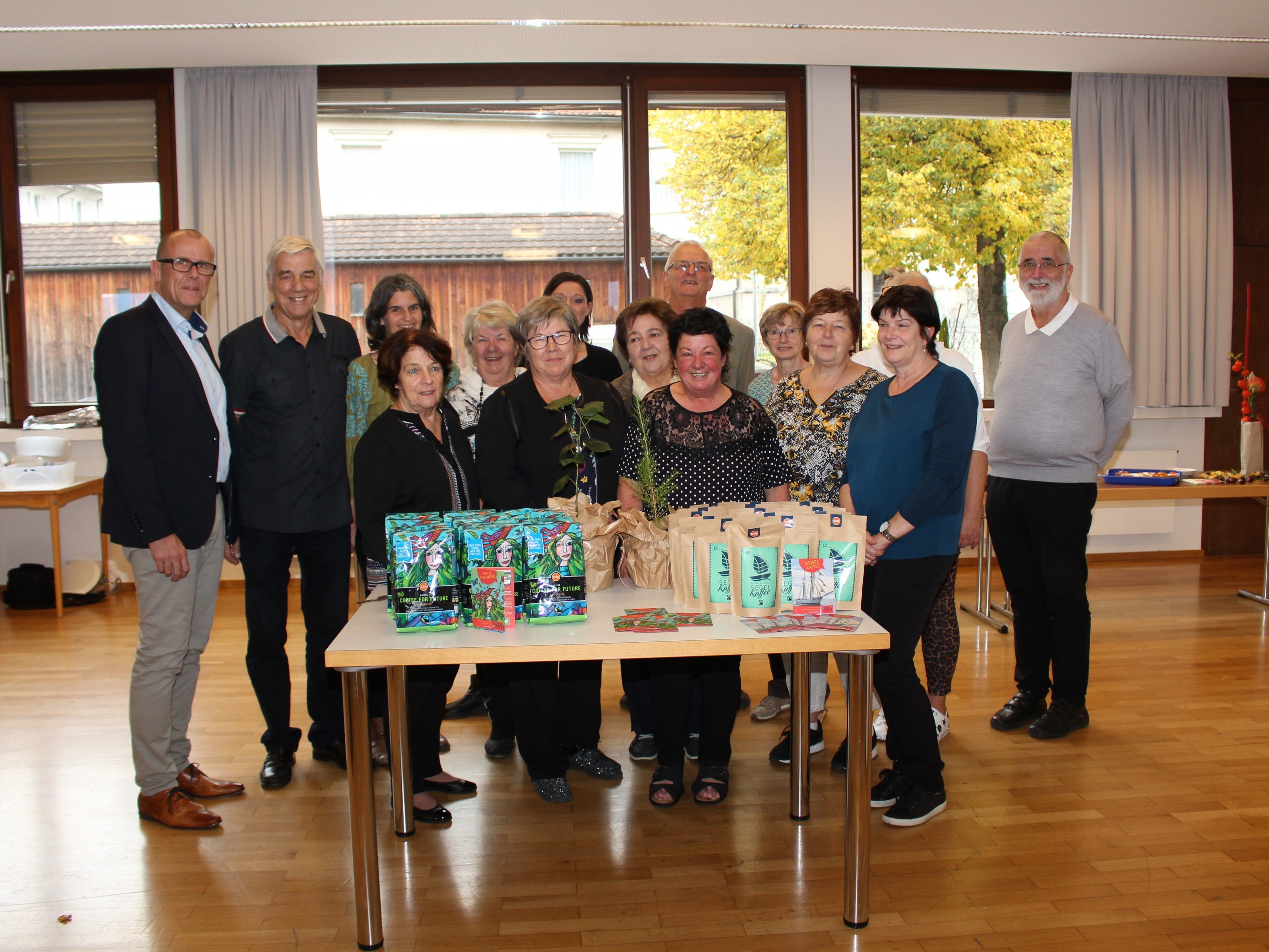 Weltladen Team mit Walter Gohm, Ilse Mock und Norman Buschauer Weltladen Team mit Walter Gohm, Ilse Mock und Norman Buschauer