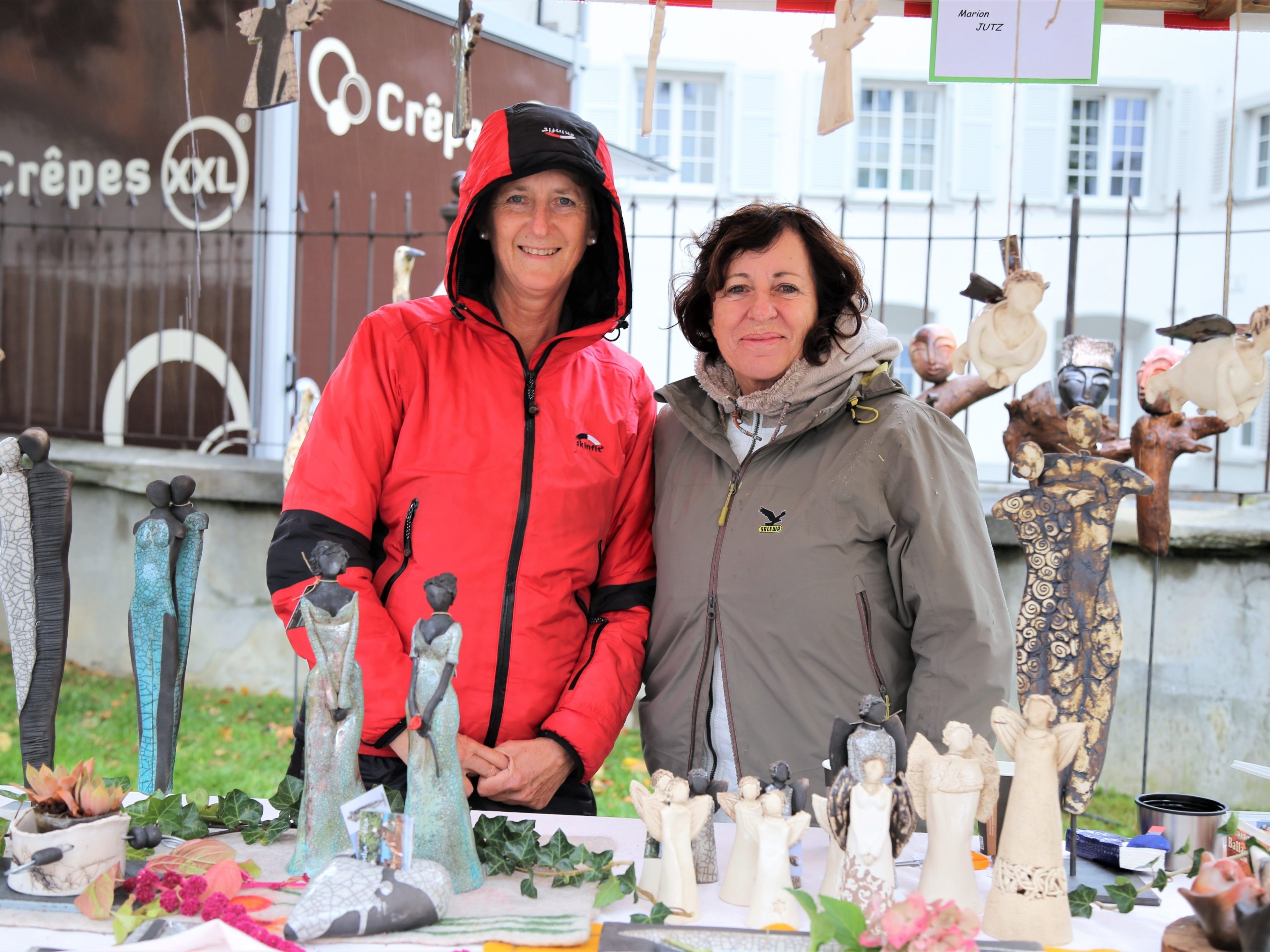 Maria und Siegi genossen die Stimmung am Markt. Maria und Siegi genossen die Stimmung am Markt.
